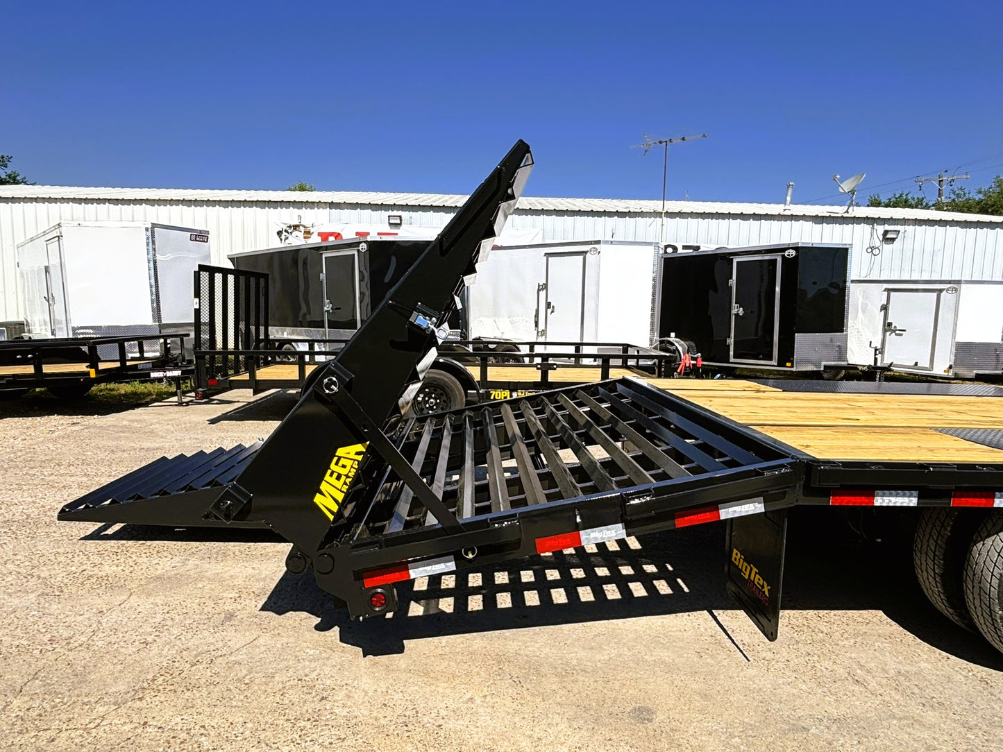 102" x 33' (28 + 5) GN Trailer Big Tex #22GN-33D5A-MRBK