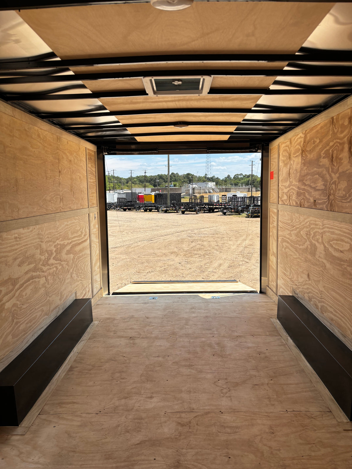 8.5 x 18' E-Series Enclosed Trailer Cargo Mate #TXEHW8.518TA3
