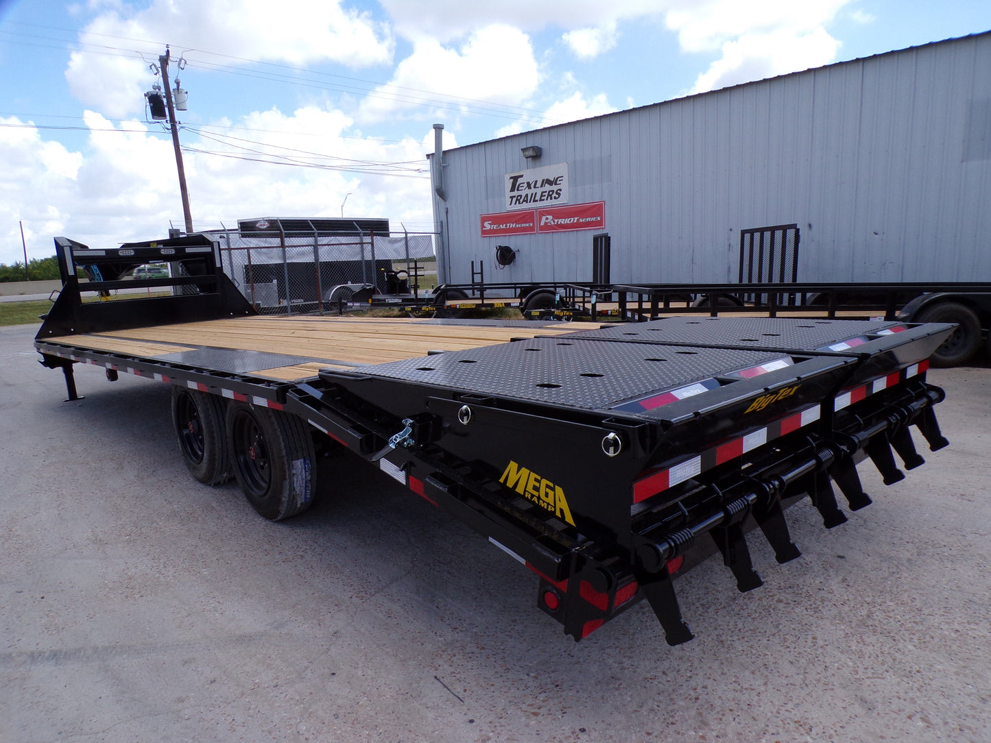 102 x 25' (20 + 5) GN Trailer Big Tex #16GN-25D5A-MRBK