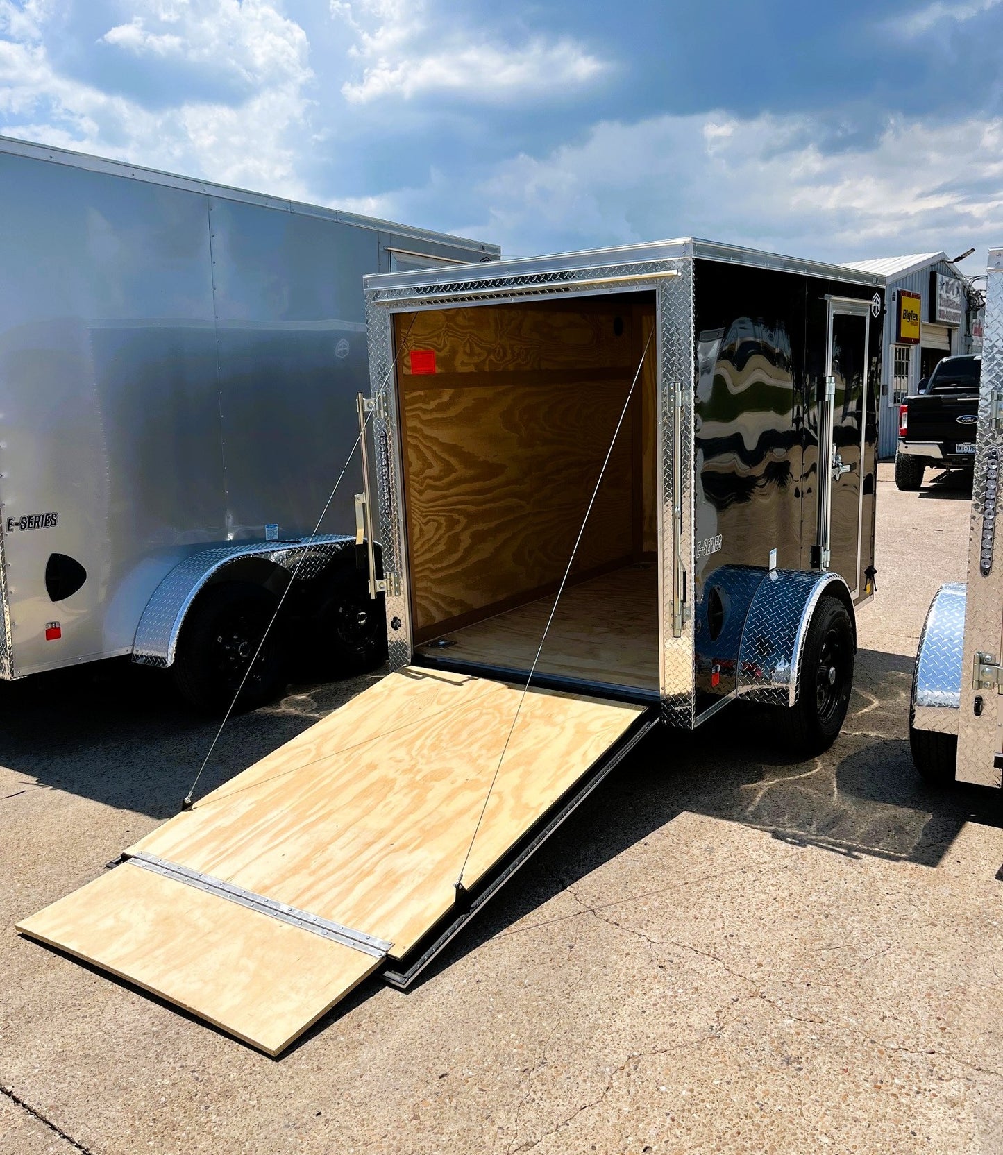 5 x 8' E-Series Enclosed Trailer Cargo Mate #TXEHW58SA