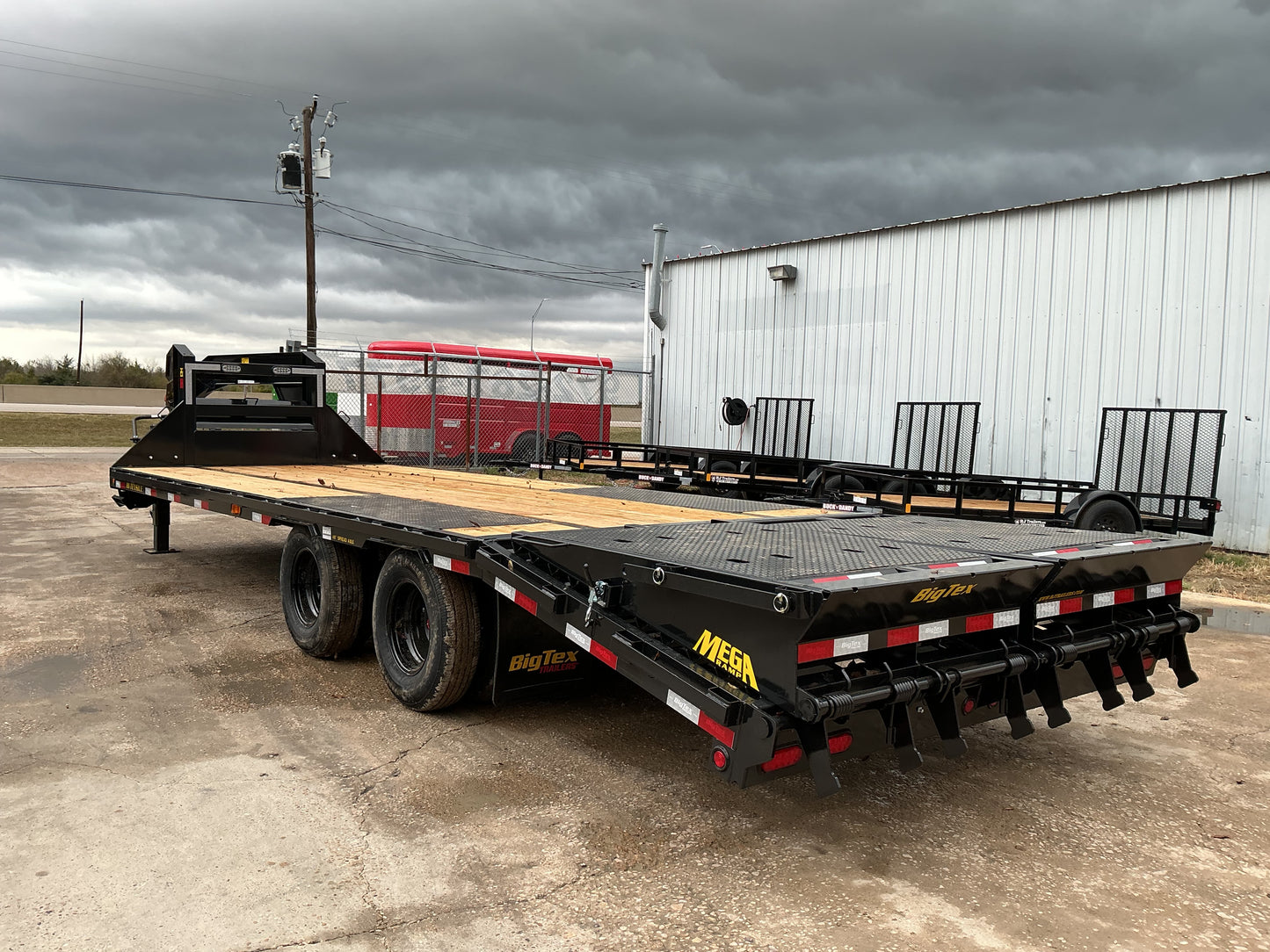102 x 25' (20 + 5) GN Trailer Big Tex #22GN-25D5A-MRBK