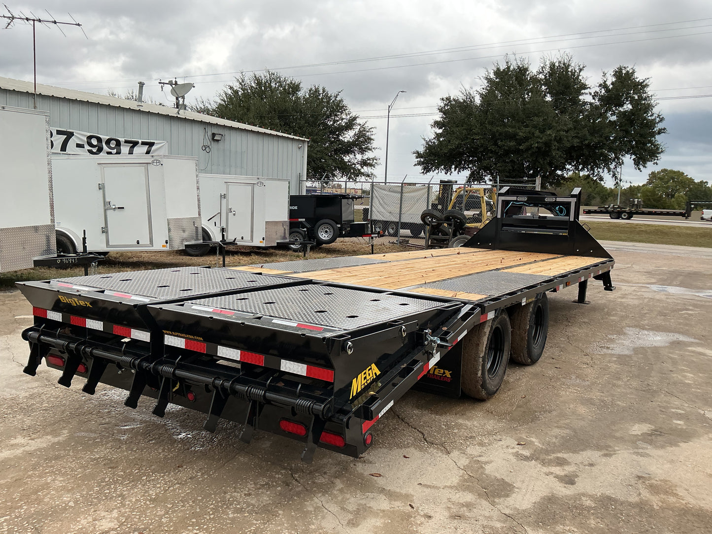 102 x 25' (20 + 5) GN Trailer Big Tex #22GN-25D5A-MRBK