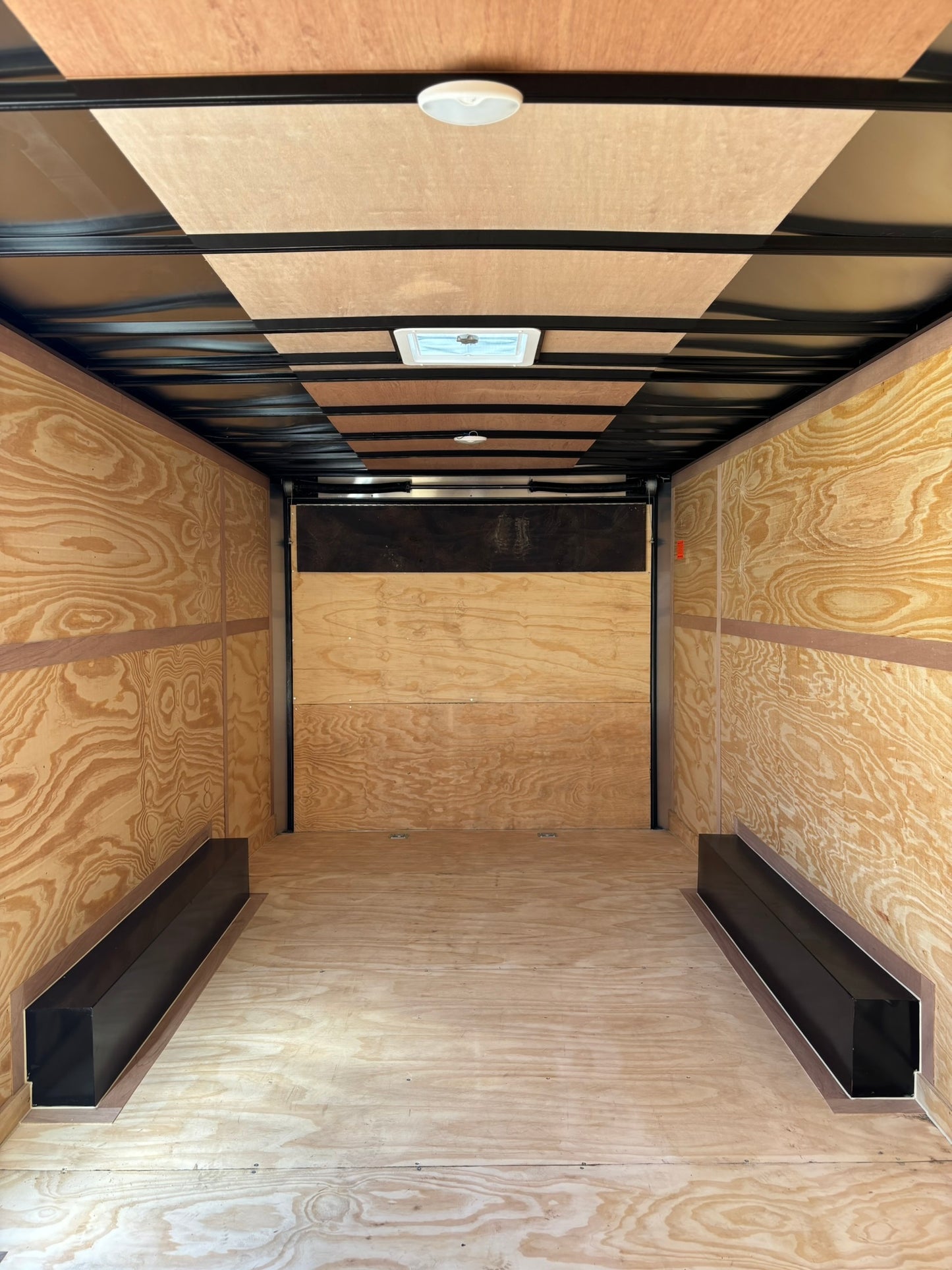 8.5 x 20' E-Series Enclosed Trailer Cargo Mate #TXEHW8.520TA3