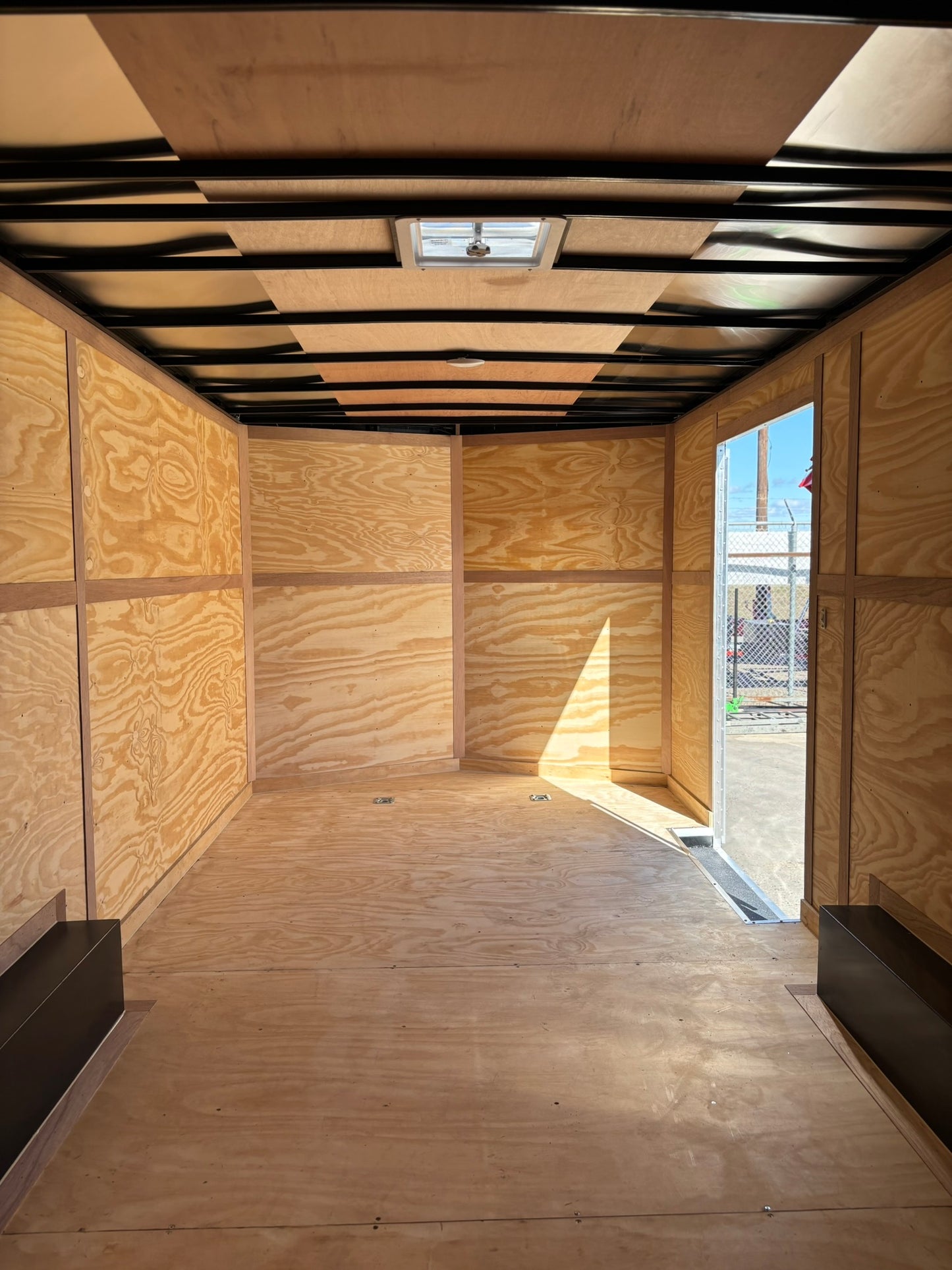 8.5 x 20' E-Series Enclosed Trailer Cargo Mate #TXEHW8.520TA3