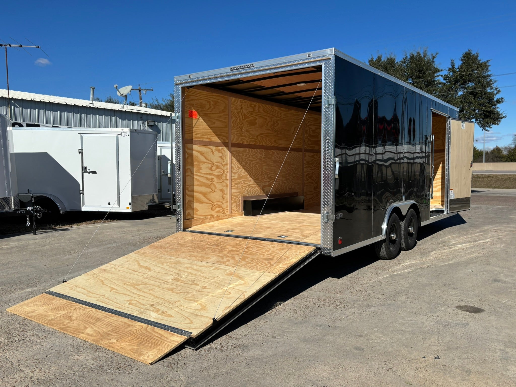 8.5 x 20' E-Series Enclosed Trailer Cargo Mate #TXEHW8.520TA3 – RJ