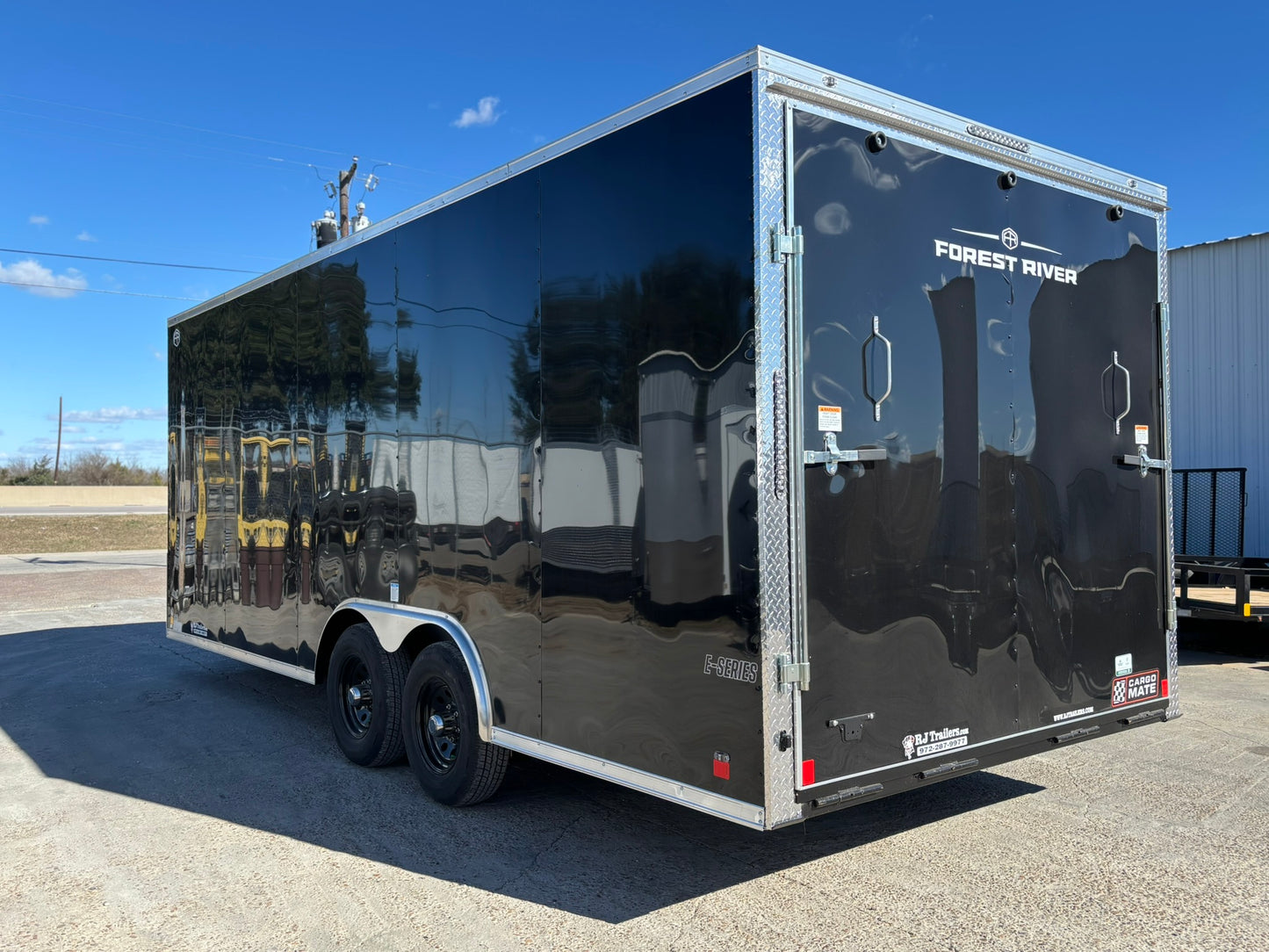 8.5 x 20' E-Series Enclosed Trailer Cargo Mate #TXEHW8.520TA3