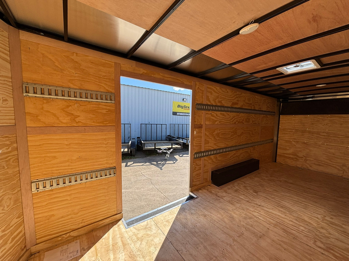 8.5 x 20' E-Series Enclosed Trailer Cargo Mate #TXEHW8.520TA3