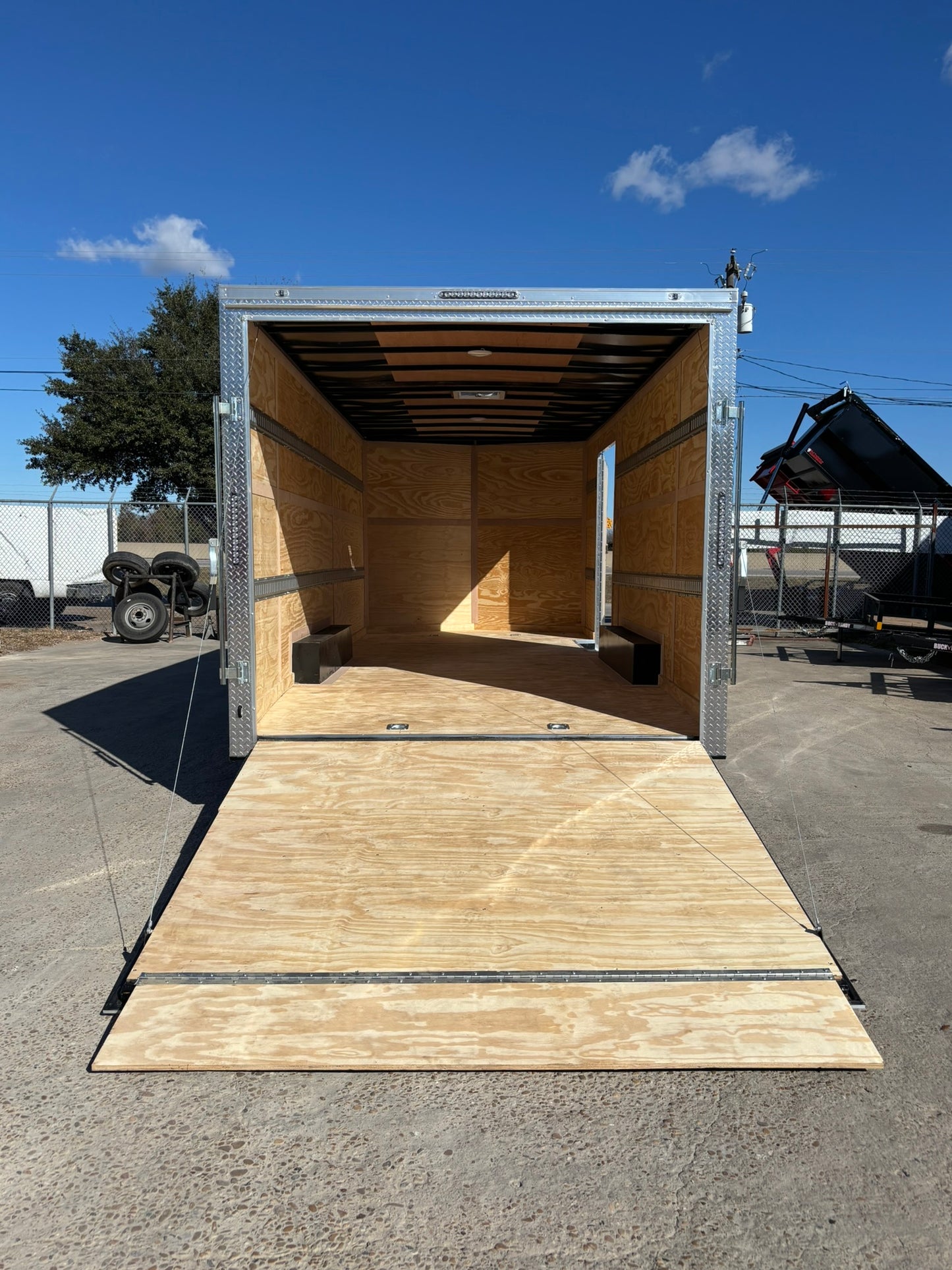 8.5 x 20' E-Series Enclosed Trailer Cargo Mate #TXEHW8.520TA3