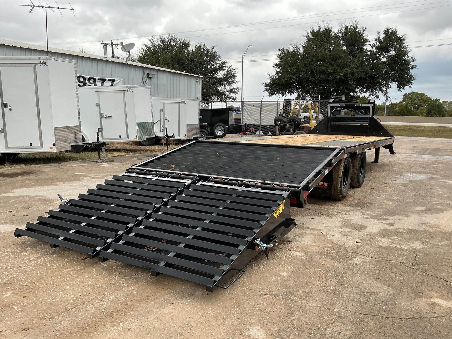 102 x 25' (20 + 5) GN Trailer Big Tex #22GN-25D5A-MRBK