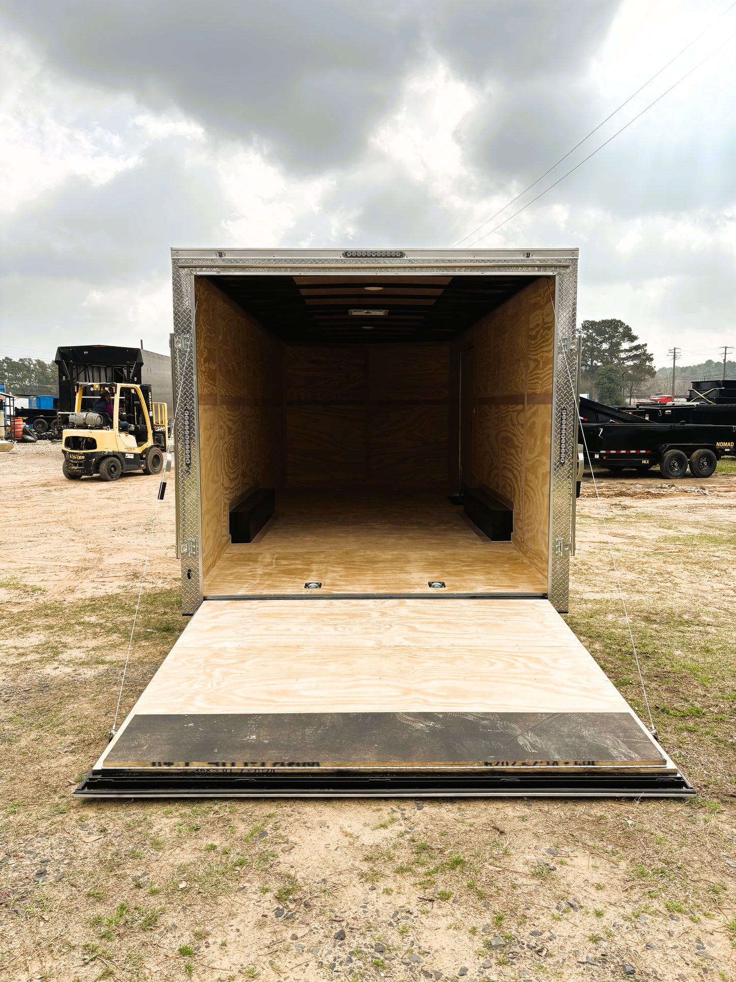 8.5 x 20' E-Series Enclosed Trailer Cargo Mate #TXEHW8.520TA2