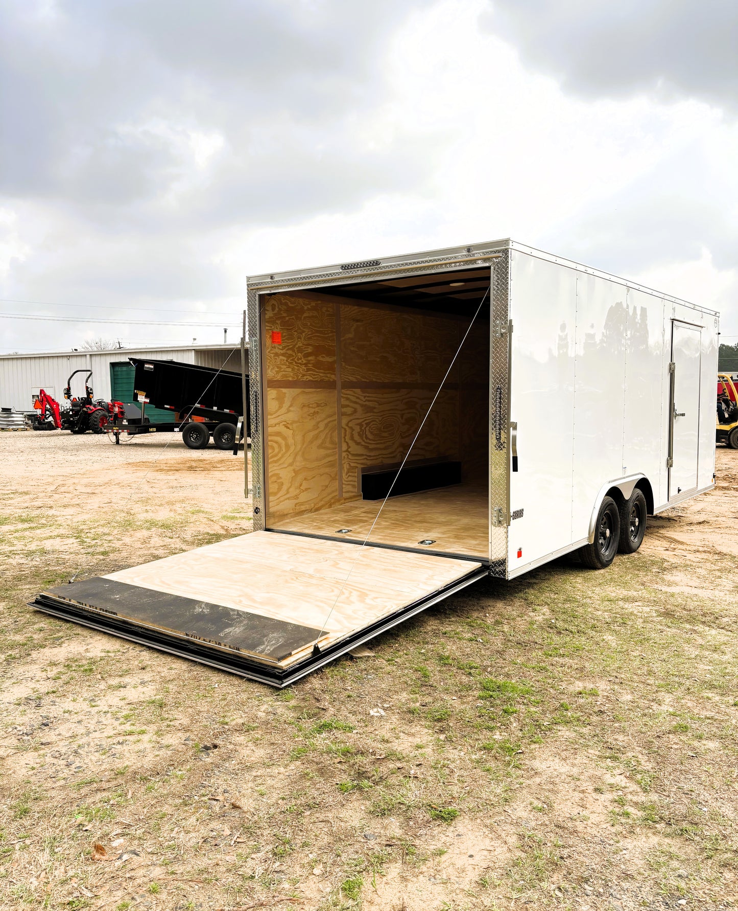 8.5 x 20' E-Series Enclosed Trailer Cargo Mate #TXEHW8.520TA2