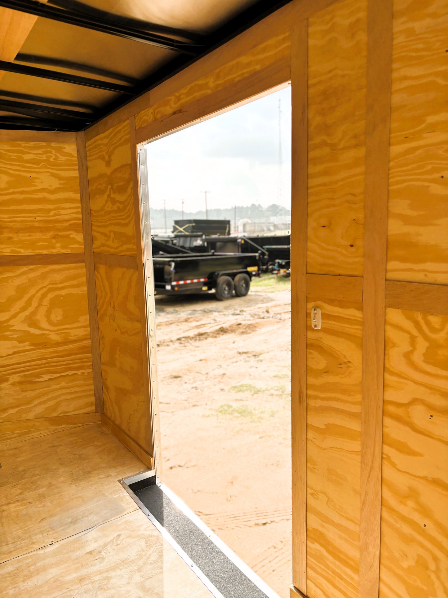 8.5 x 20' E-Series Enclosed Trailer Cargo Mate #TXEHW8.520TA2