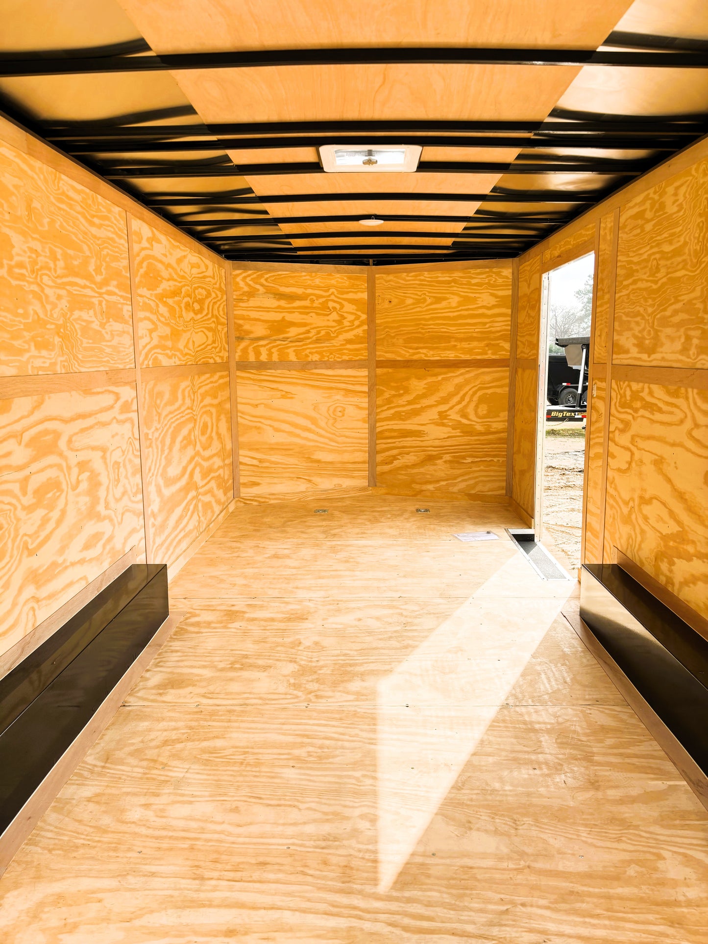 8.5 x 20' E-Series Enclosed Trailer Cargo Mate #TXEHW8.520TA2