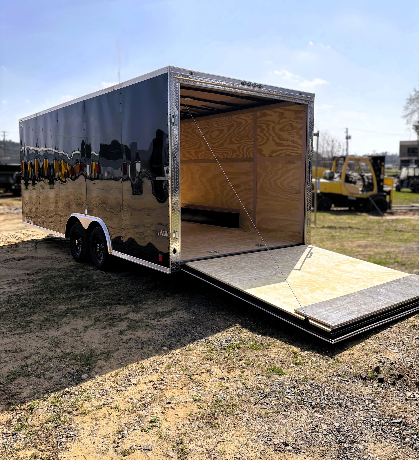 8.5 x 20' E-Series Enclosed Trailer Cargo Mate #TXEHW8.520TA2