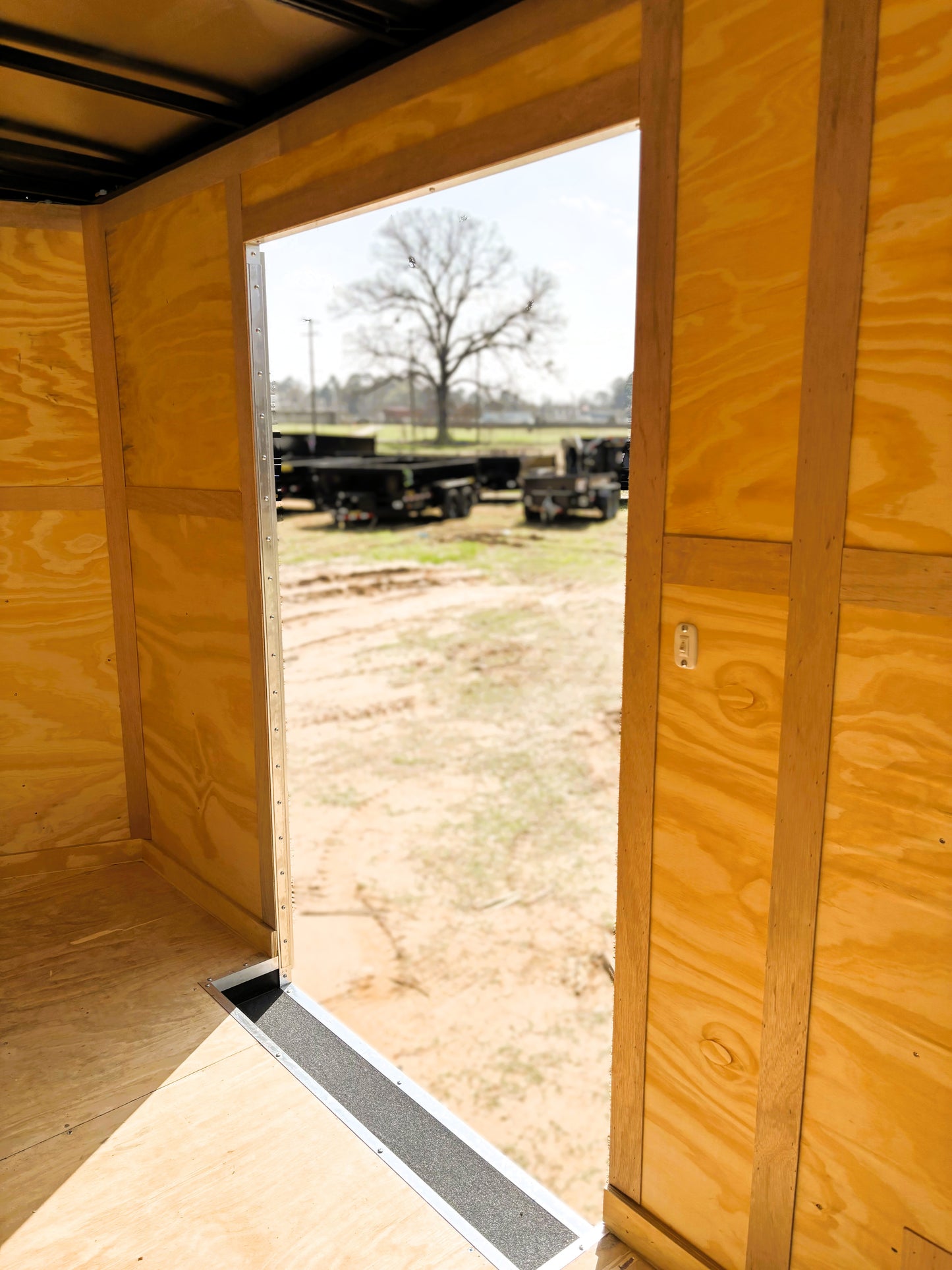 8.5 x 20' E-Series Enclosed Trailer Cargo Mate #TXEHW8.520TA2