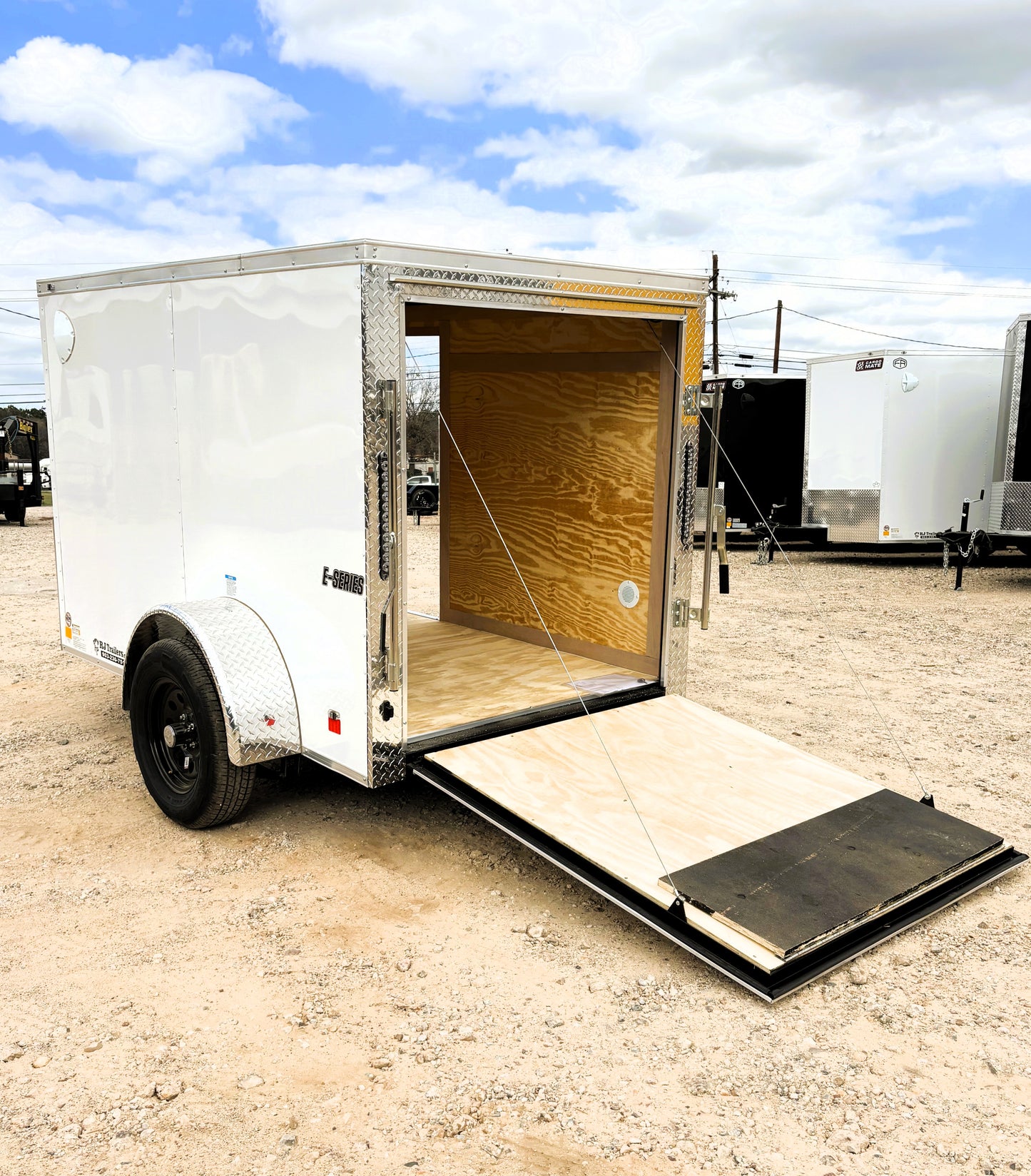 5 x 8' E-Series Enclosed Trailer Cargo Mate #TXEHW58SA