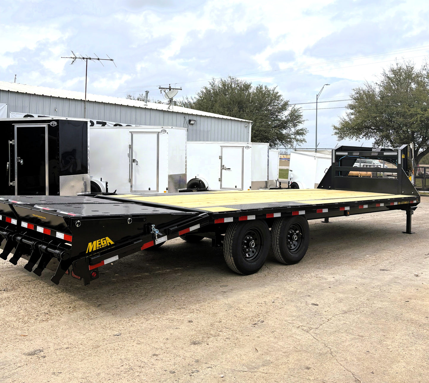 102 x 25' (20 + 5) GN Trailer Big Tex #14GN-25D5A-MRBK