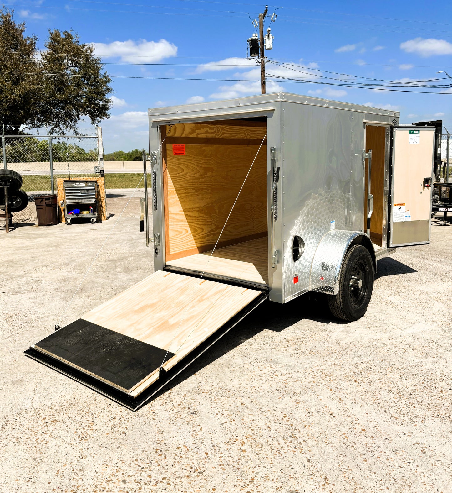 5 x 8' E-Series Enclosed Trailer Cargo Mate #TXEHW58SA