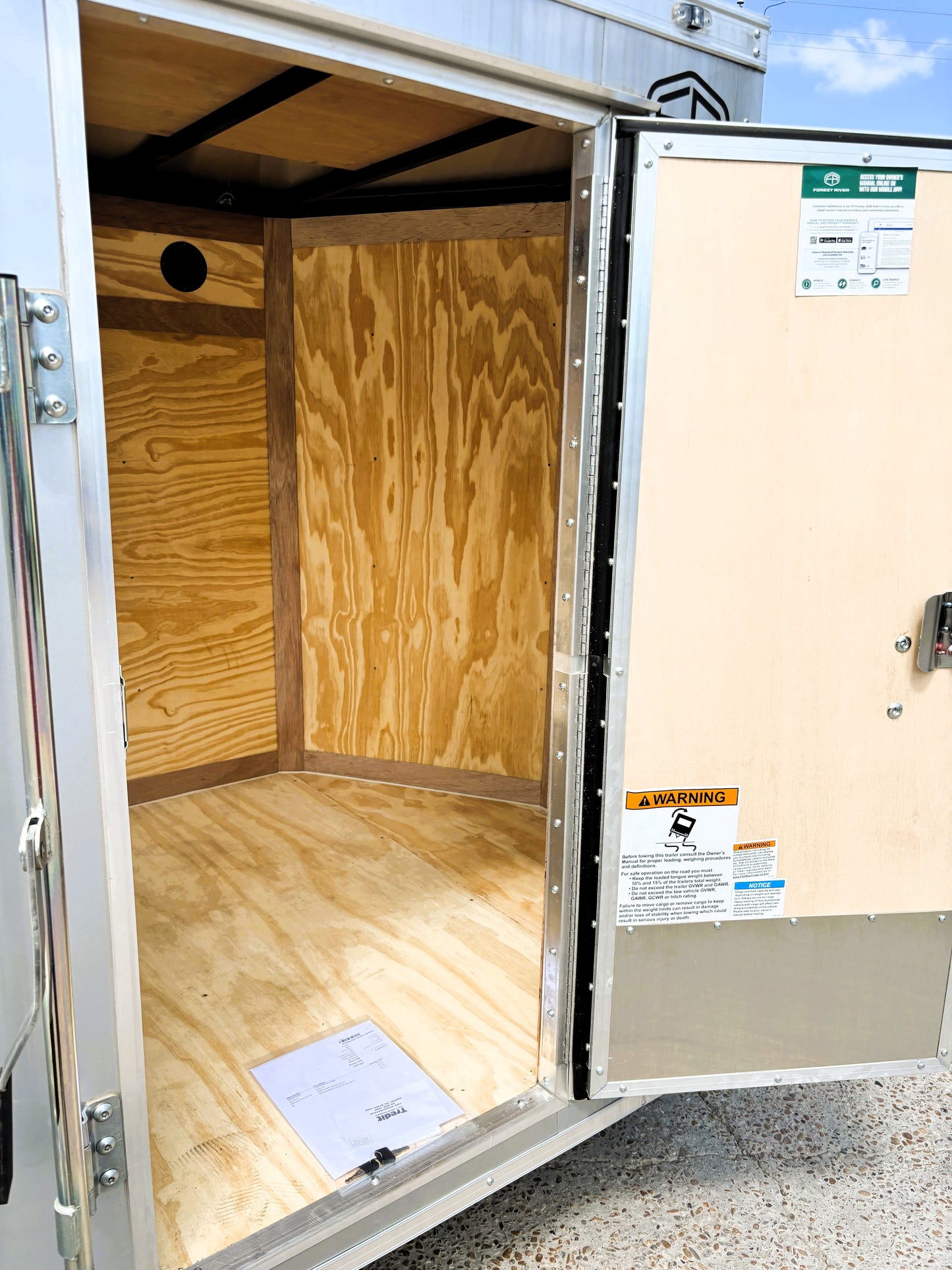 5 x 8' E-Series Enclosed Trailer Cargo Mate #TXEHW58SA