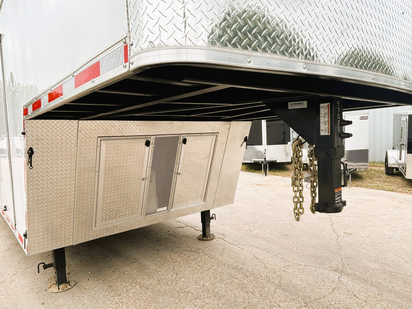 8.5' x 38' Qualifier Enclosed GN Trailer Cargo Mate #TXQFG8.538TA5