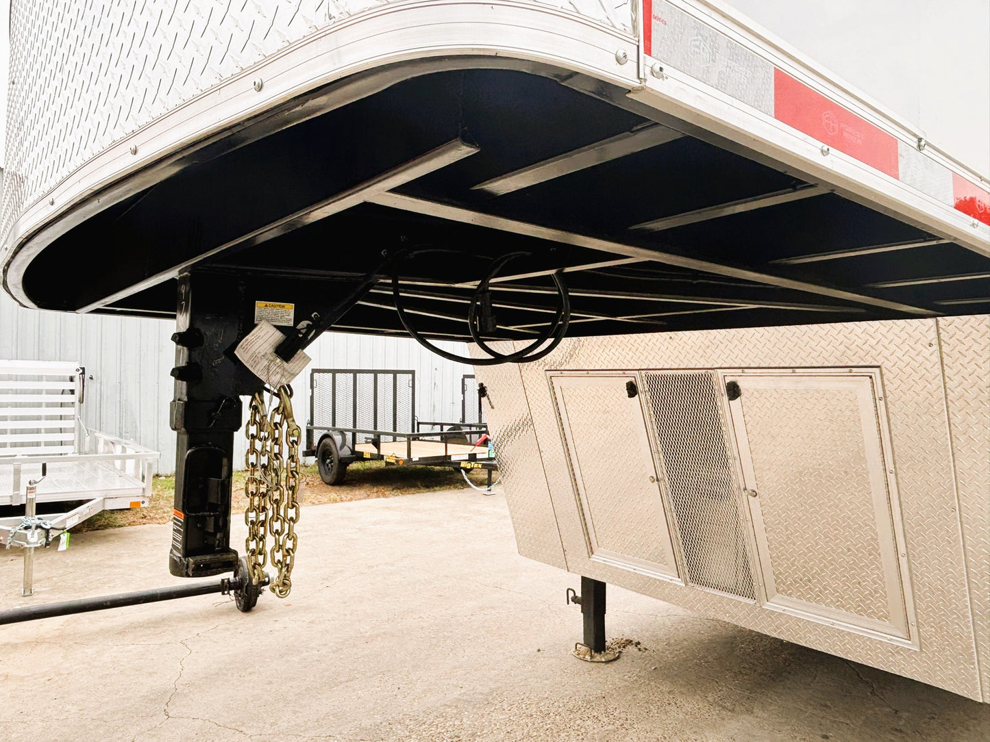8.5' x 38' Qualifier Enclosed GN Trailer Cargo Mate #TXQFG8.538TA5