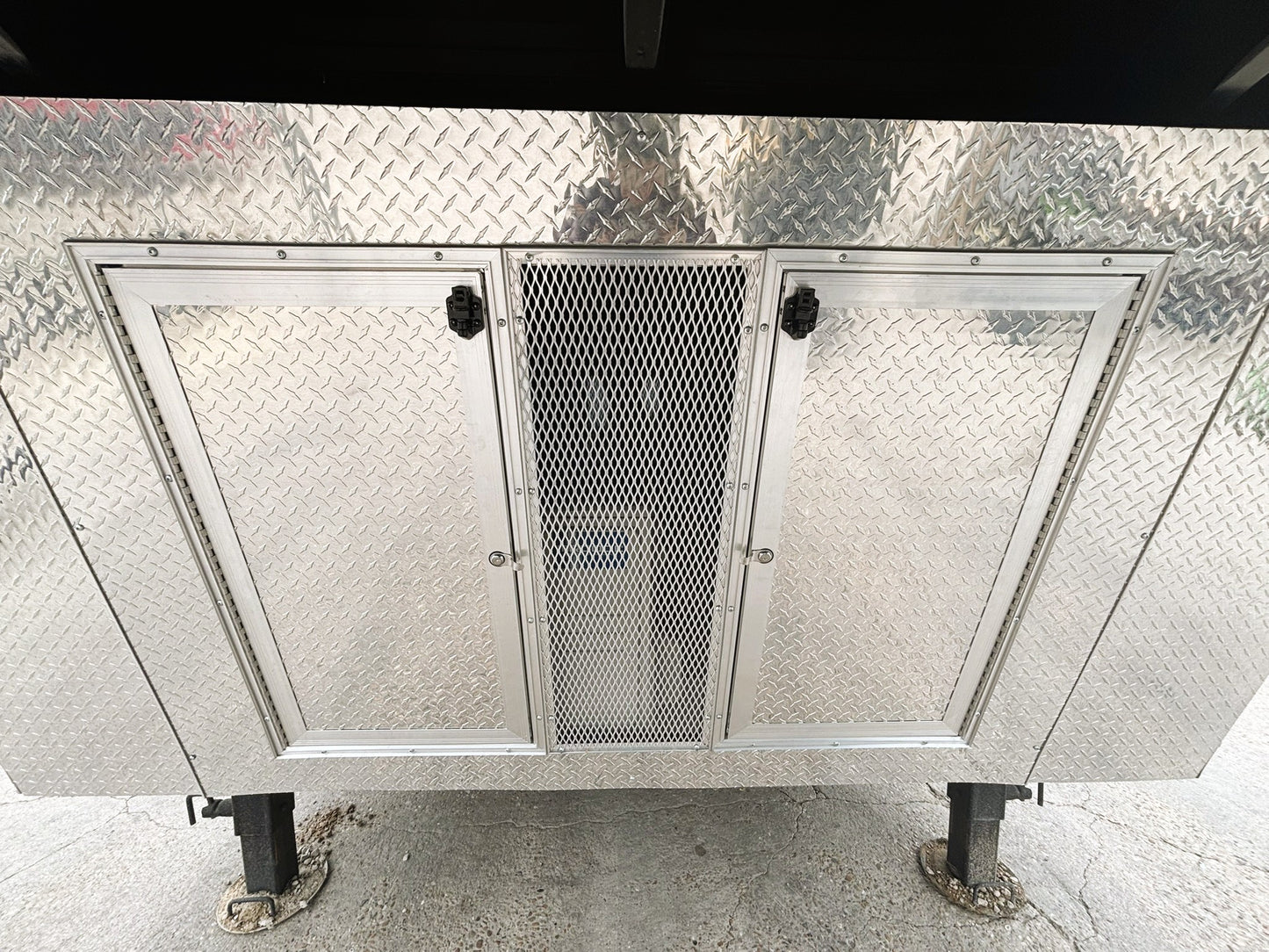 8.5' x 38' Qualifier Enclosed GN Trailer Cargo Mate #TXQFG8.538TA5