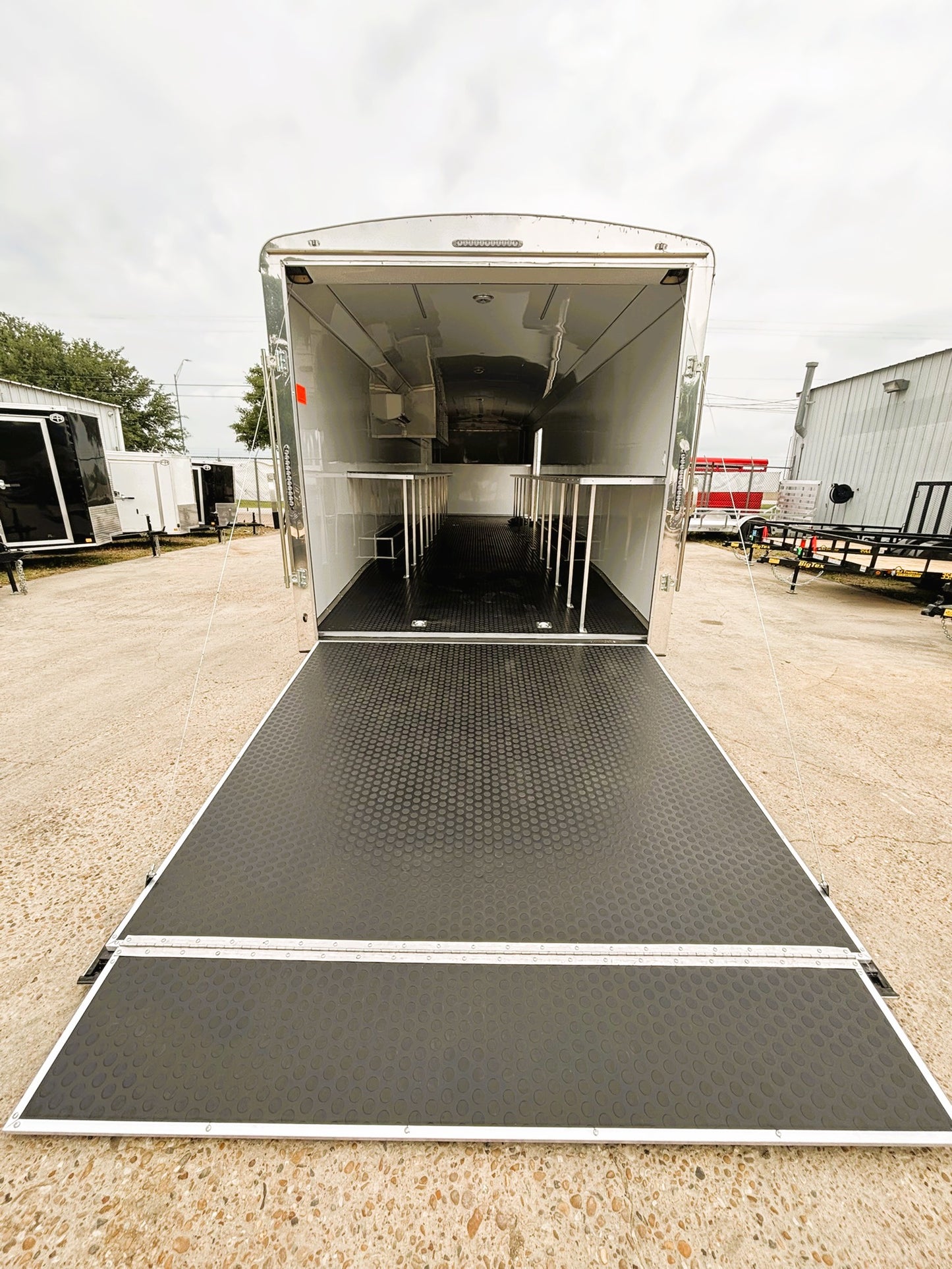 8.5' x 38' Qualifier Enclosed GN Trailer Cargo Mate #TXQFG8.538TA5