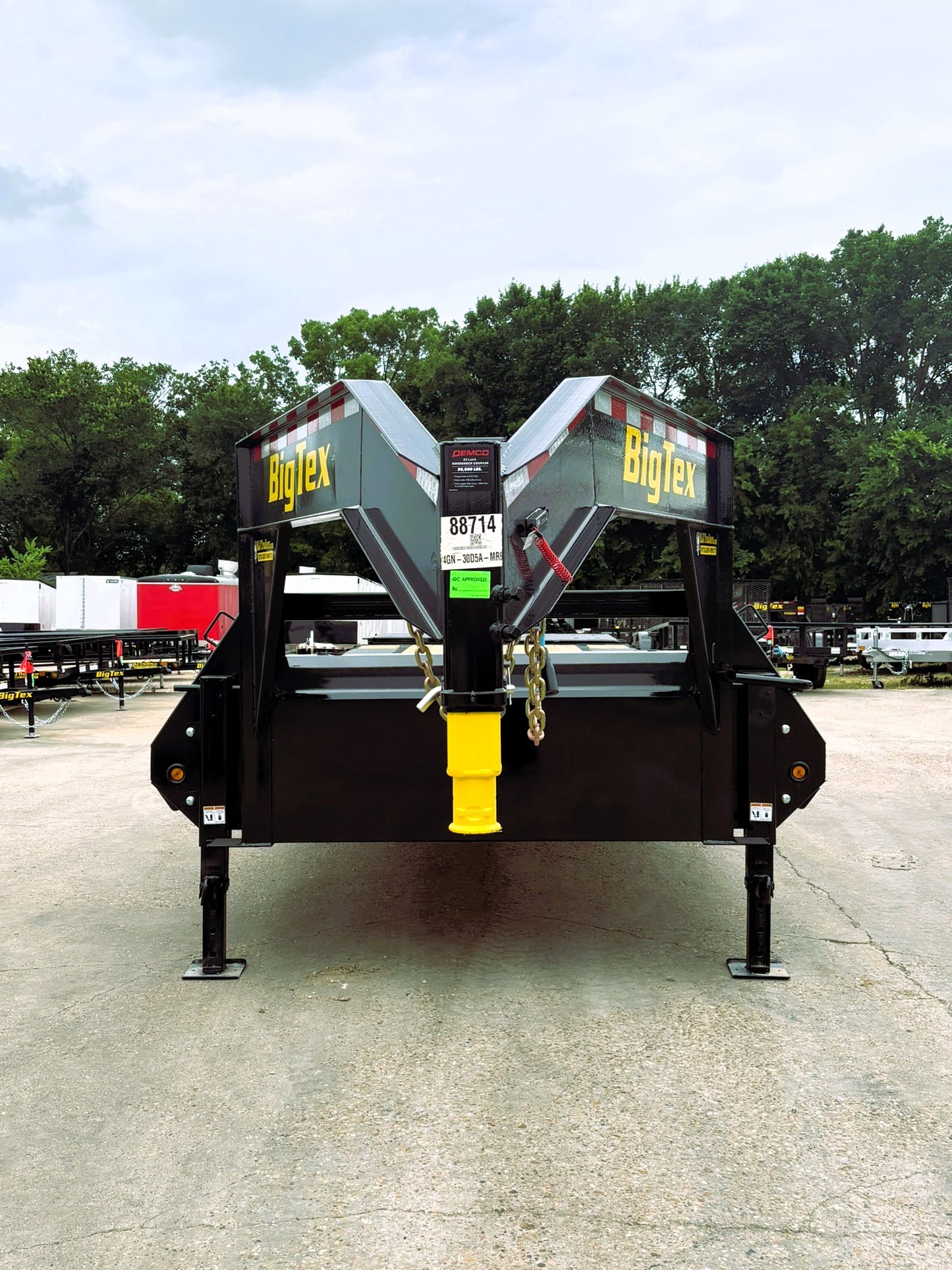 102 x 30' (25 + 5) GN Trailer Big Tex #14GN-30D5A-MRBK