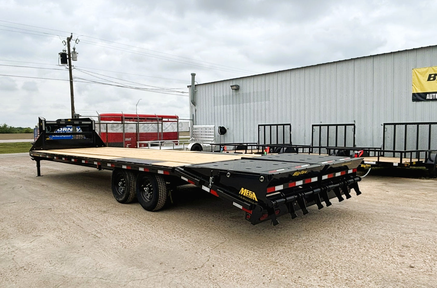 102 x 30' (25 + 5) GN Trailer Big Tex #14GN-30D5A-MRBK