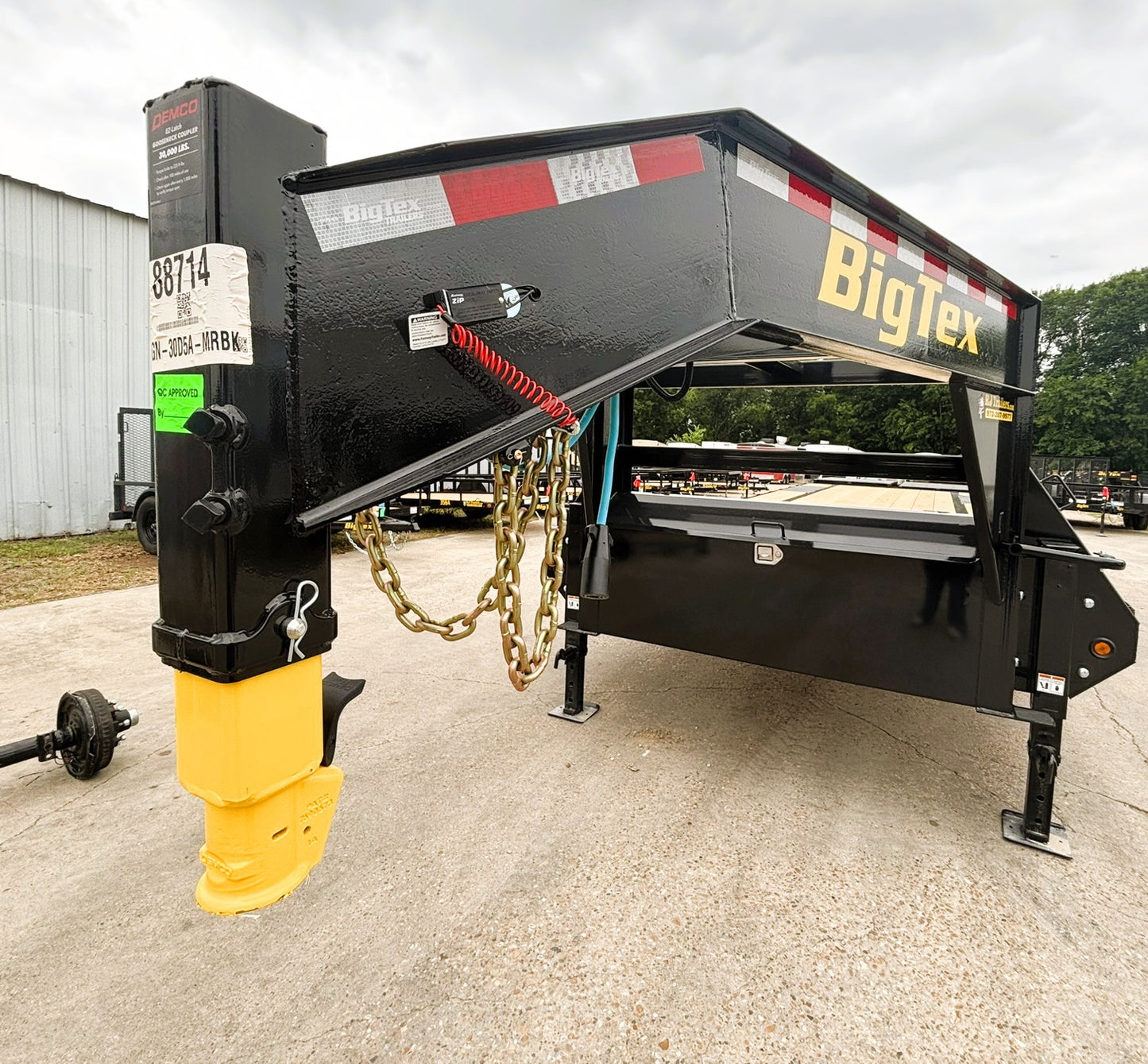102 x 30' (25 + 5) GN Trailer Big Tex #14GN-30D5A-MRBK