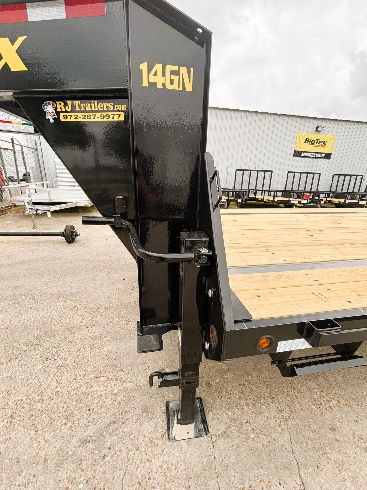 102 x 30' (25 + 5) GN Trailer Big Tex #14GN-30D5A-MRBK