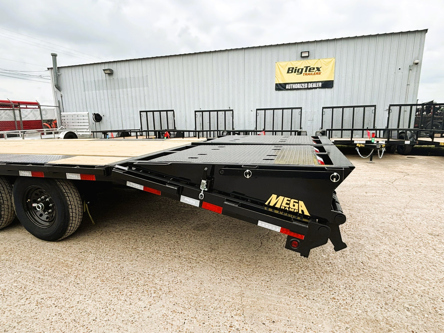 102 x 30' (25 + 5) GN Trailer Big Tex #14GN-30D5A-MRBK