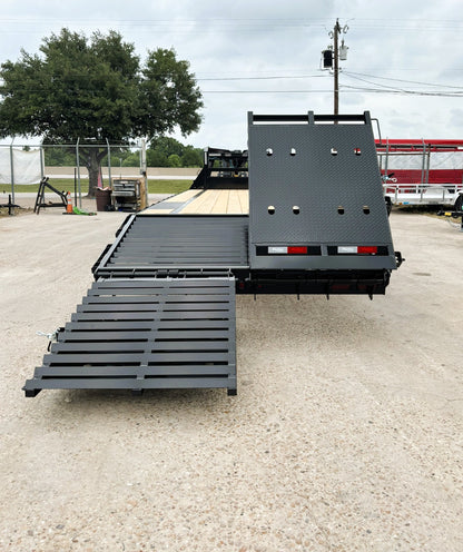 102 x 30' (25 + 5) GN Trailer Big Tex #14GN-30D5A-MRBK