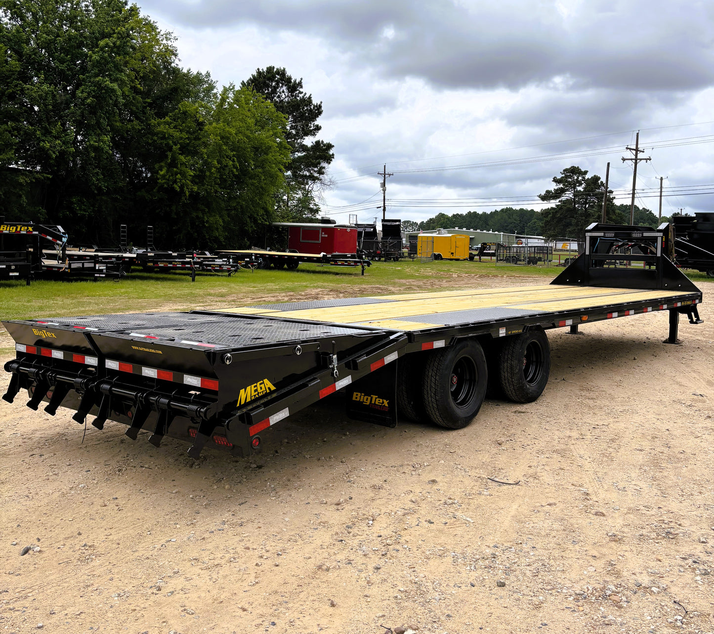 102 x 30' (25 + 5) GN Trailer Big Tex #25GN-30D5A-MRBK