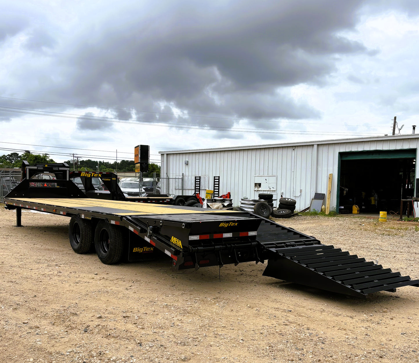 102 x 30' (25 + 5) GN Trailer Big Tex #25GN-30D5A-MRBK