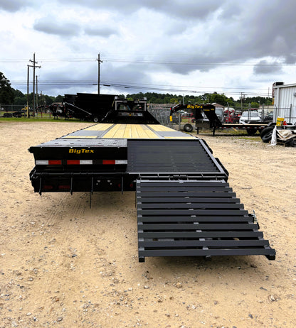 102 x 30' (25 + 5) GN Trailer Big Tex #25GN-30D5A-MRBK