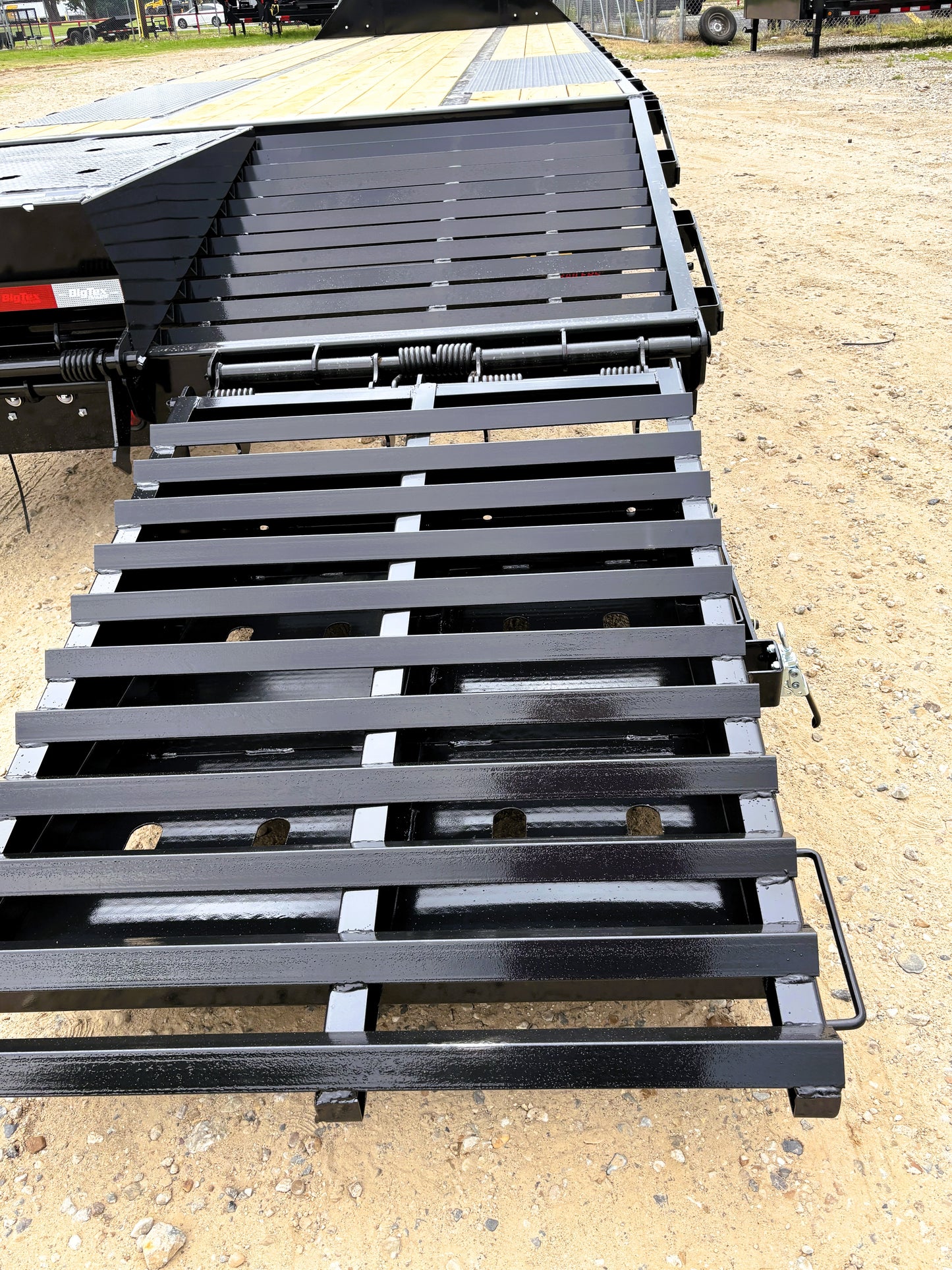 102 x 30' (25 + 5) GN Trailer Big Tex #25GN-30D5A-MRBK