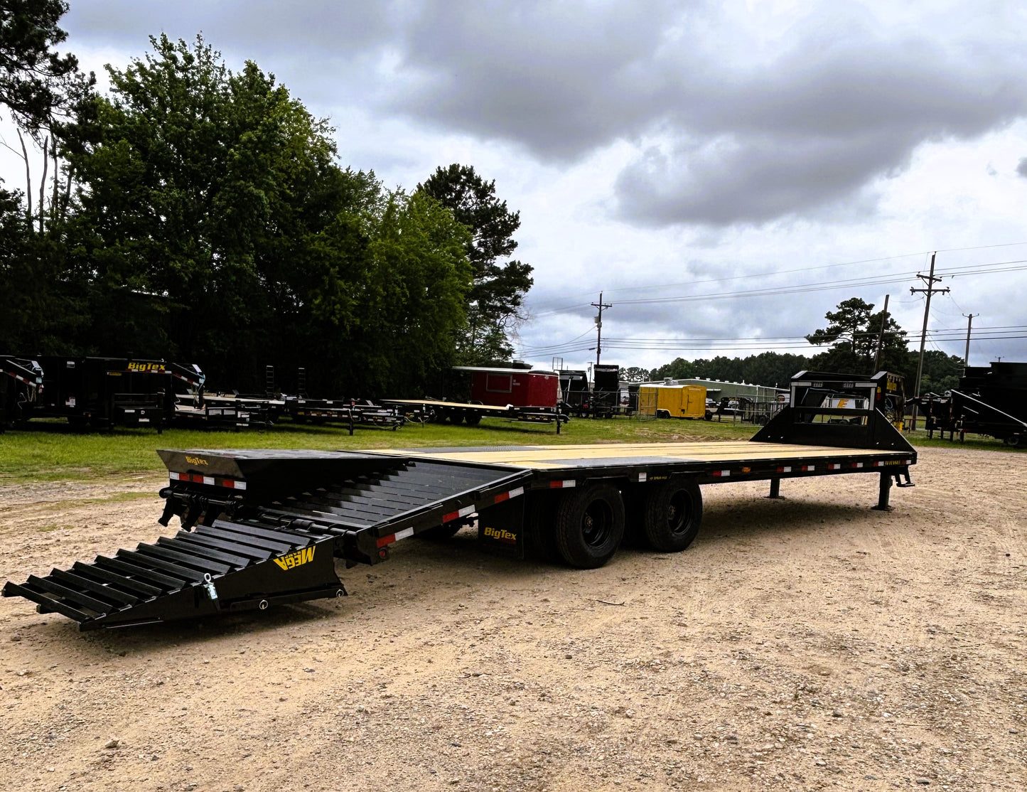 102 x 30' (25 + 5) GN Trailer Big Tex #25GN-30D5A-MRBK