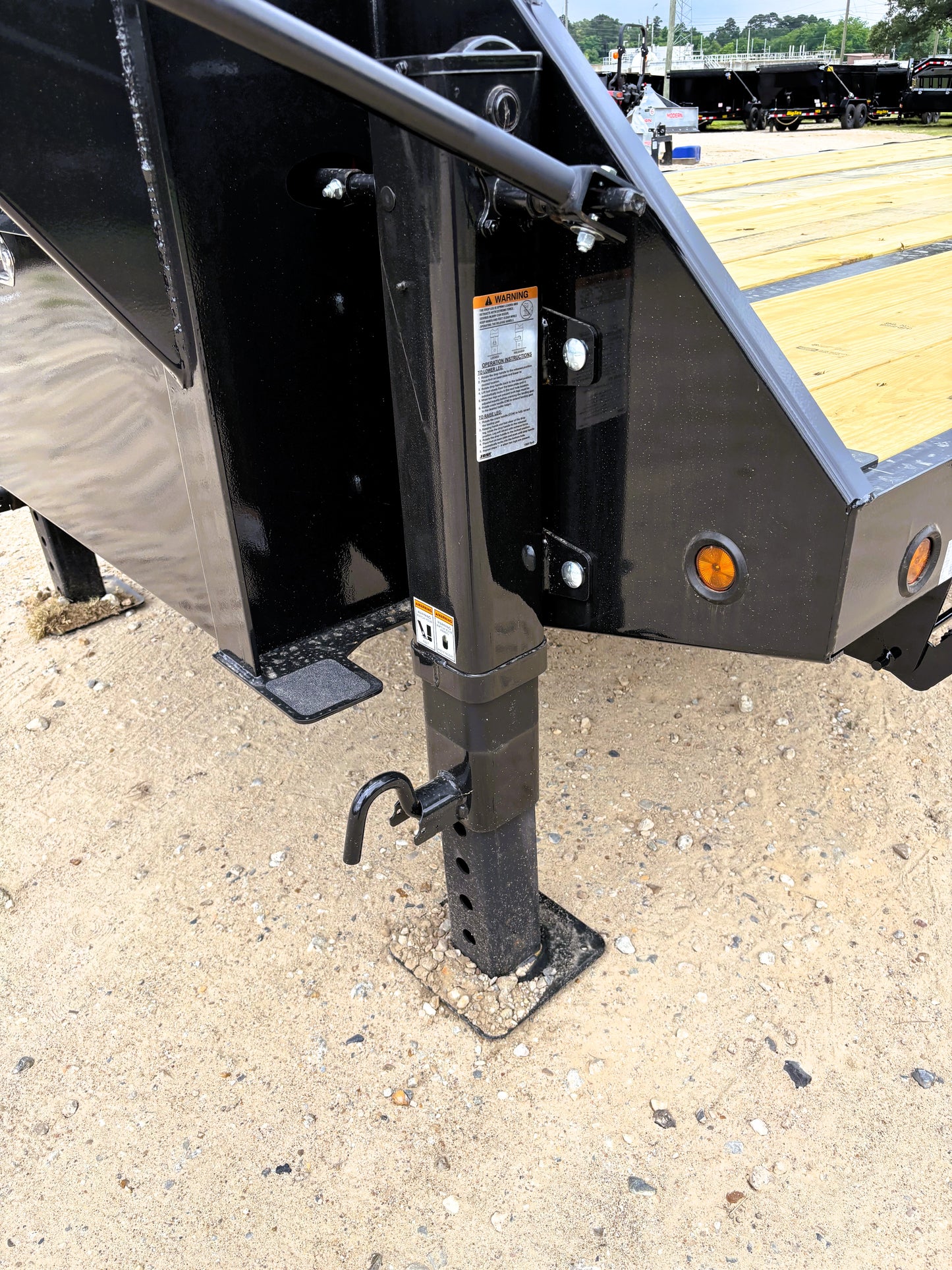 102 x 30' (25 + 5) GN Trailer Big Tex #25GN-30D5A-MRBK