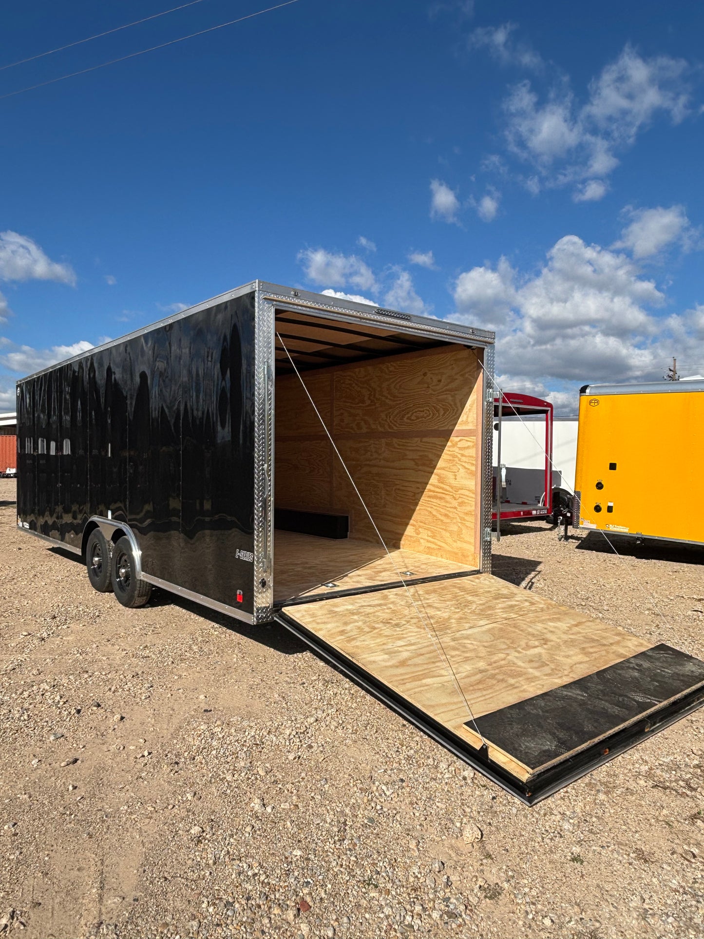 8.5 x 24' E-Series Enclosed Trailer Cargo Mate #TXEHW8.524TA3