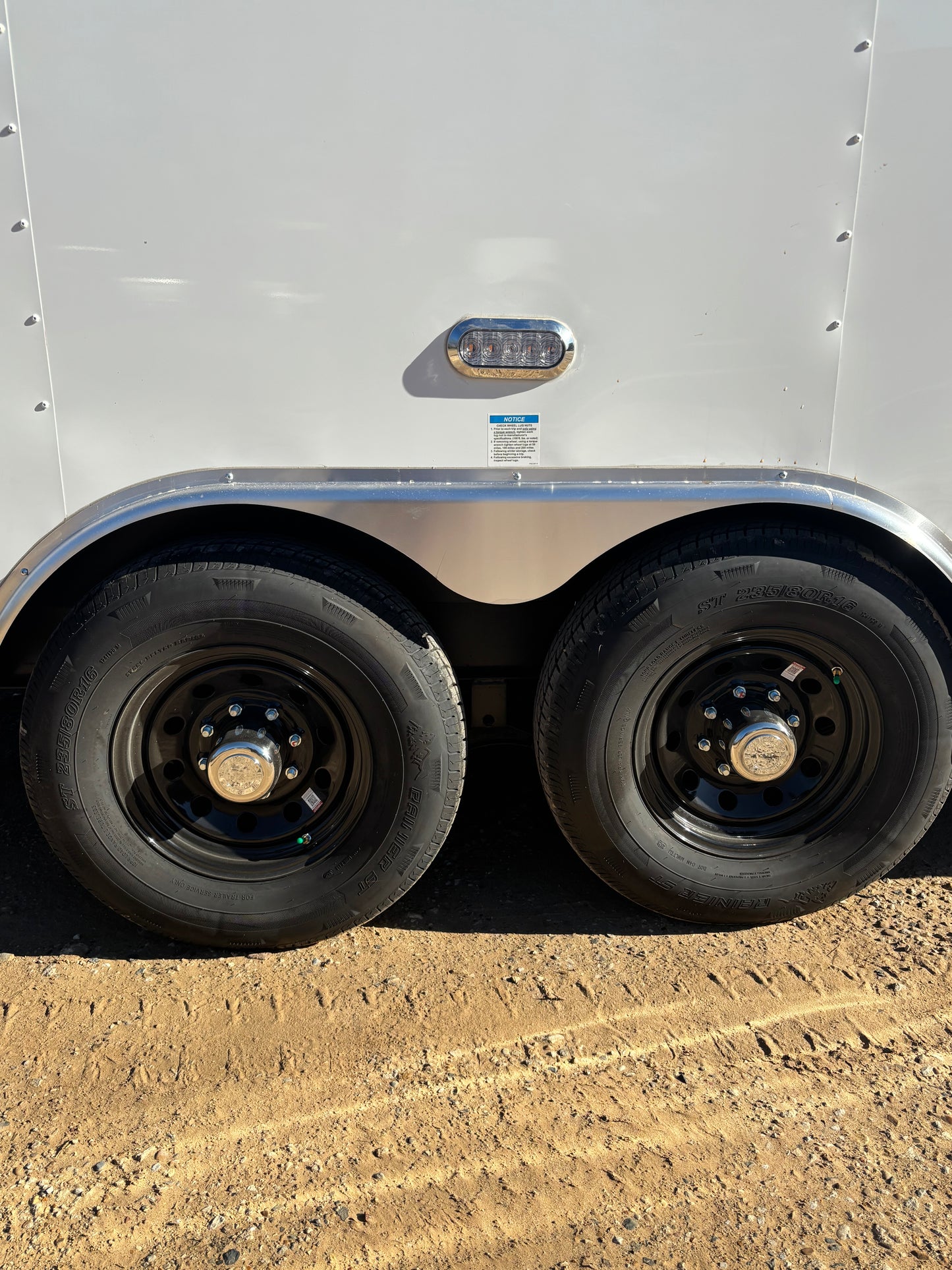 8.5' x 32' E-Series Enclosed GN Trailer Cargo Mate #TXEHG8.532TA5