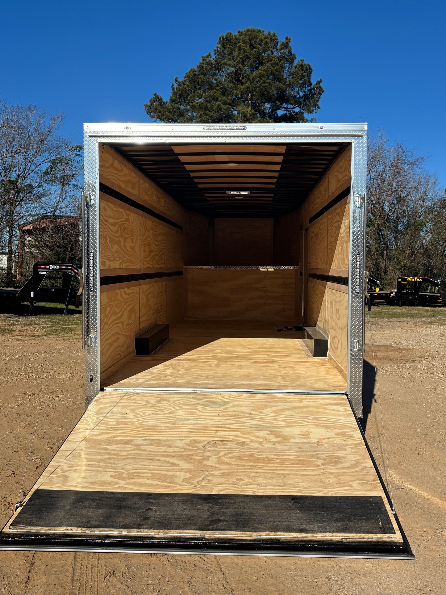 8.5' x 32' E-Series Enclosed GN Trailer Cargo Mate #TXEHG8.532TA5