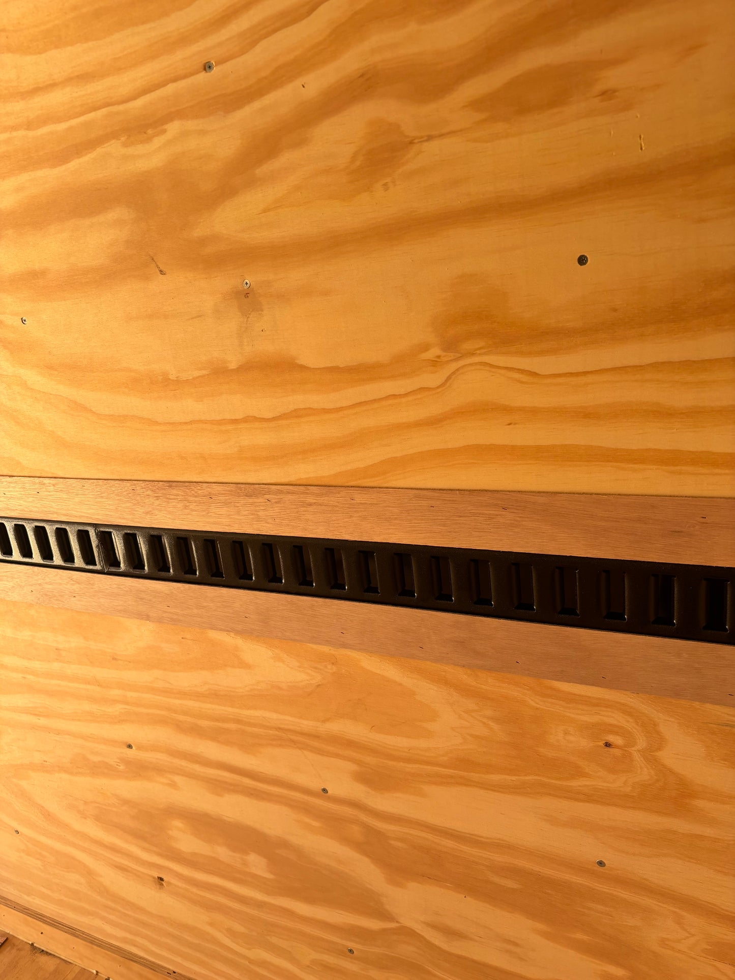 8.5' x 32' E-Series Enclosed GN Trailer Cargo Mate #TXEHG8.532TA5