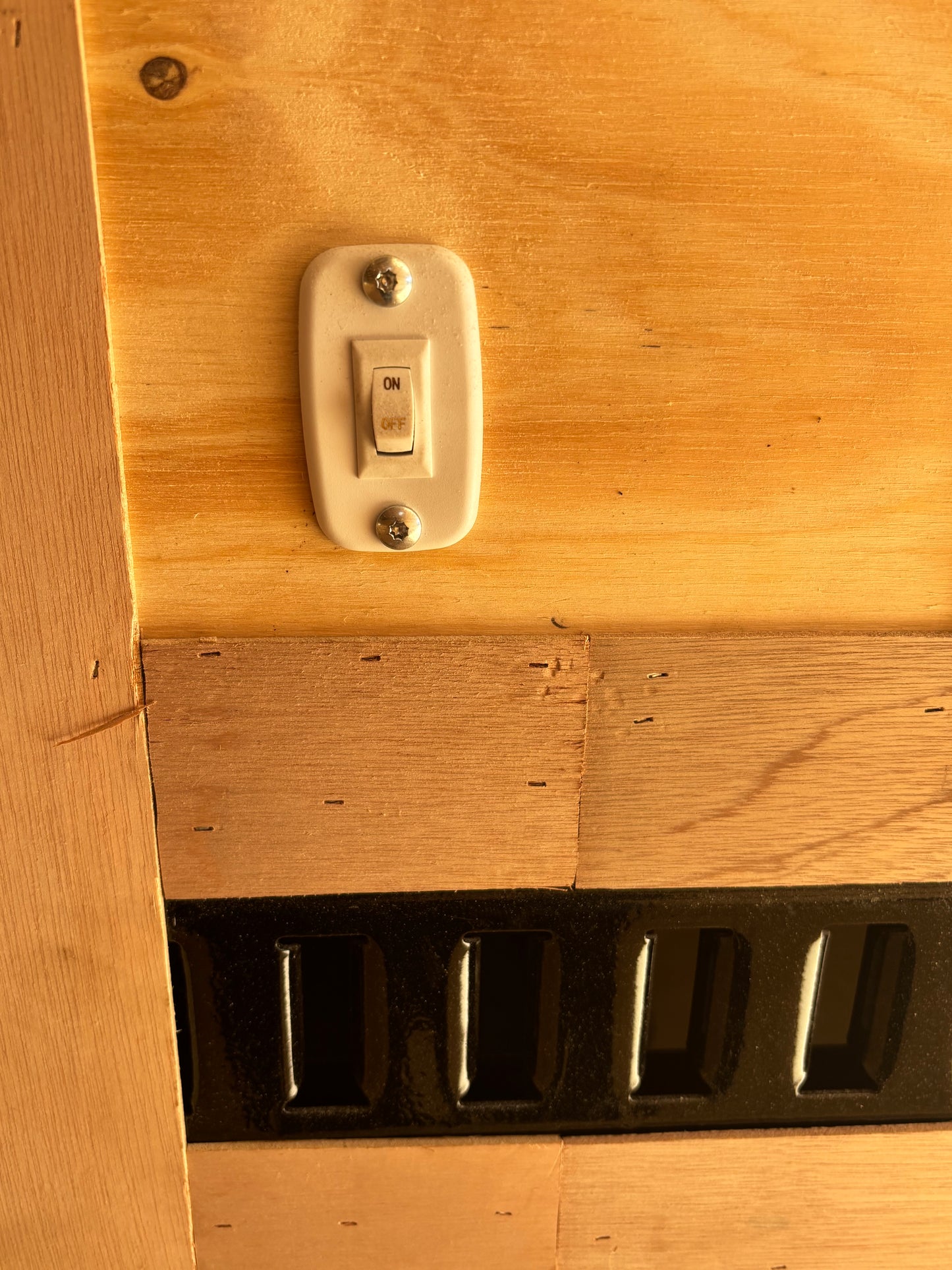 8.5' x 32' E-Series Enclosed GN Trailer Cargo Mate #TXEHG8.532TA5