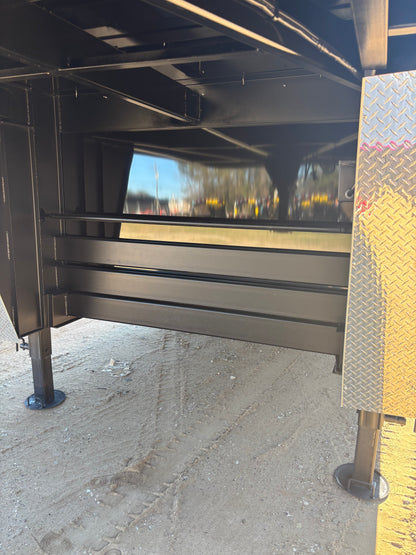 8.5' x 32' E-Series Enclosed GN Trailer Cargo Mate #TXEHG8.532TA5