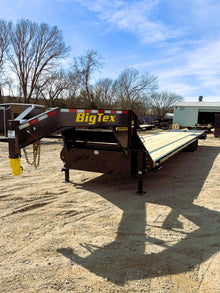 102 x 40' (35 + 5) GN Trailer Big Tex #16GN-40D5A-MRBK