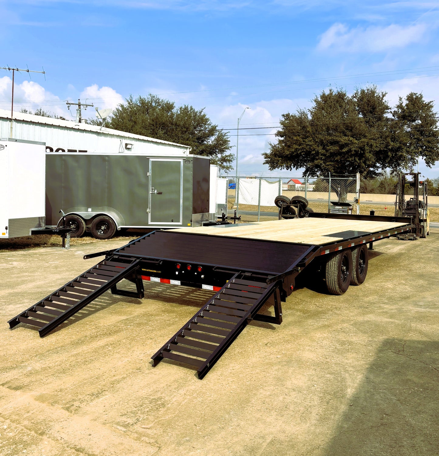 102 x 24' (21 + 3) Deckover Trailer Big Tex #14OA-24D3A-FRBK
