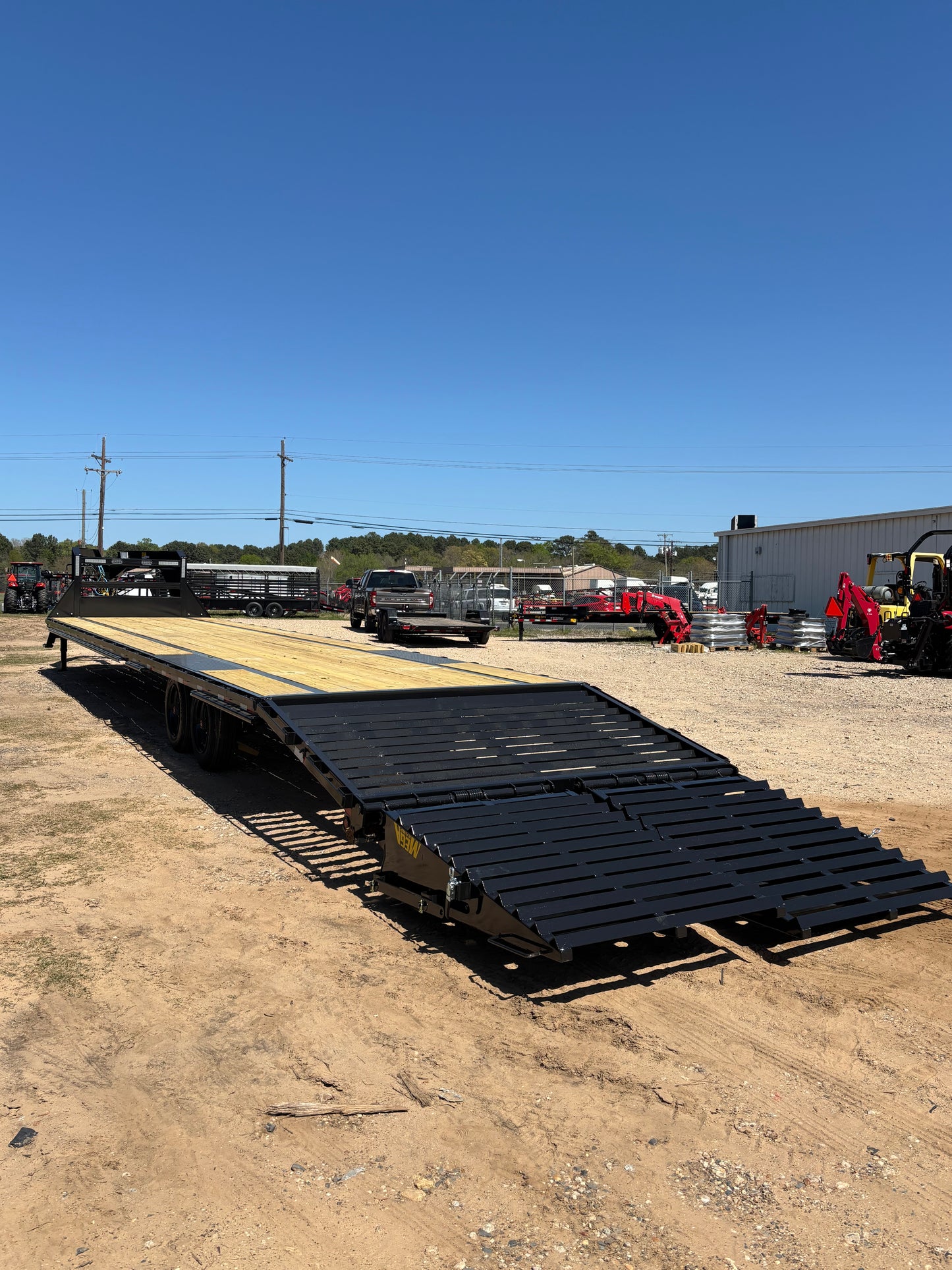 102 x 40' (35 + 5) GN Trailer Big Tex #16GN-40D5A-MRBK-SWT