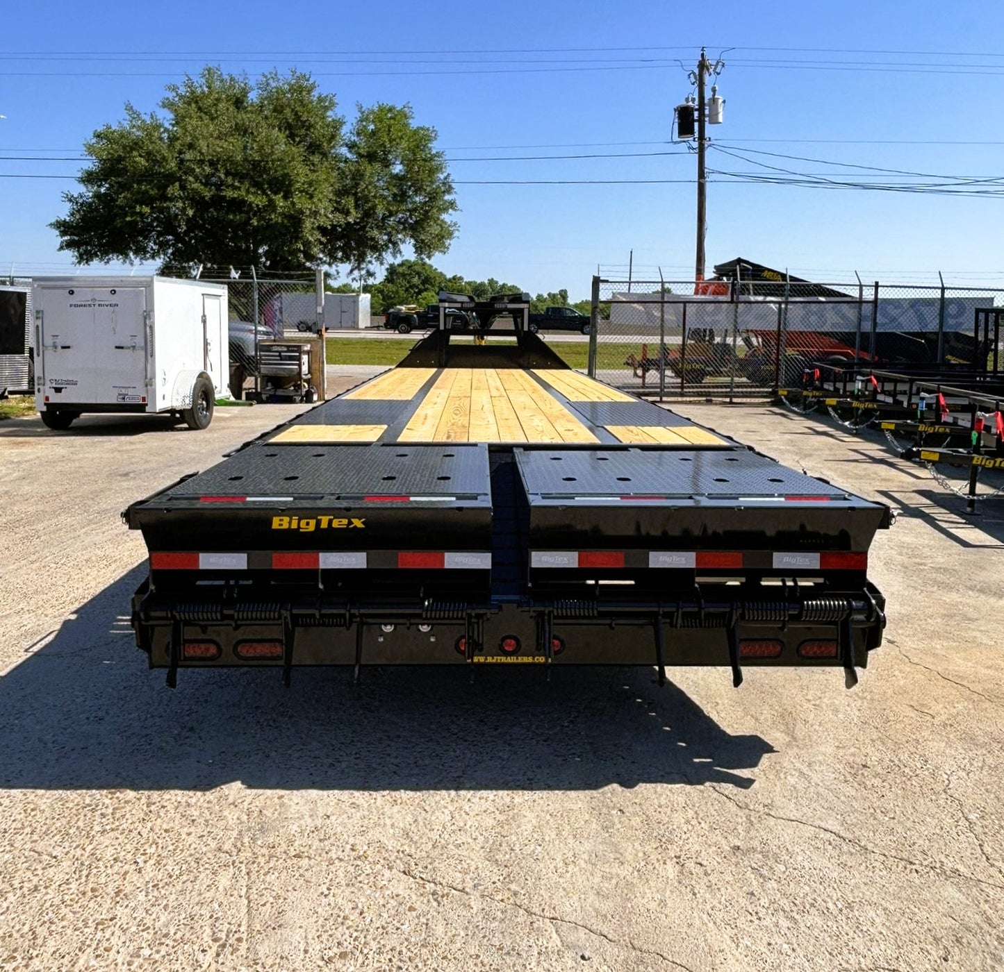102" x 33' (28 + 5) GN Trailer Big Tex #22GN-33D5A-MRBK