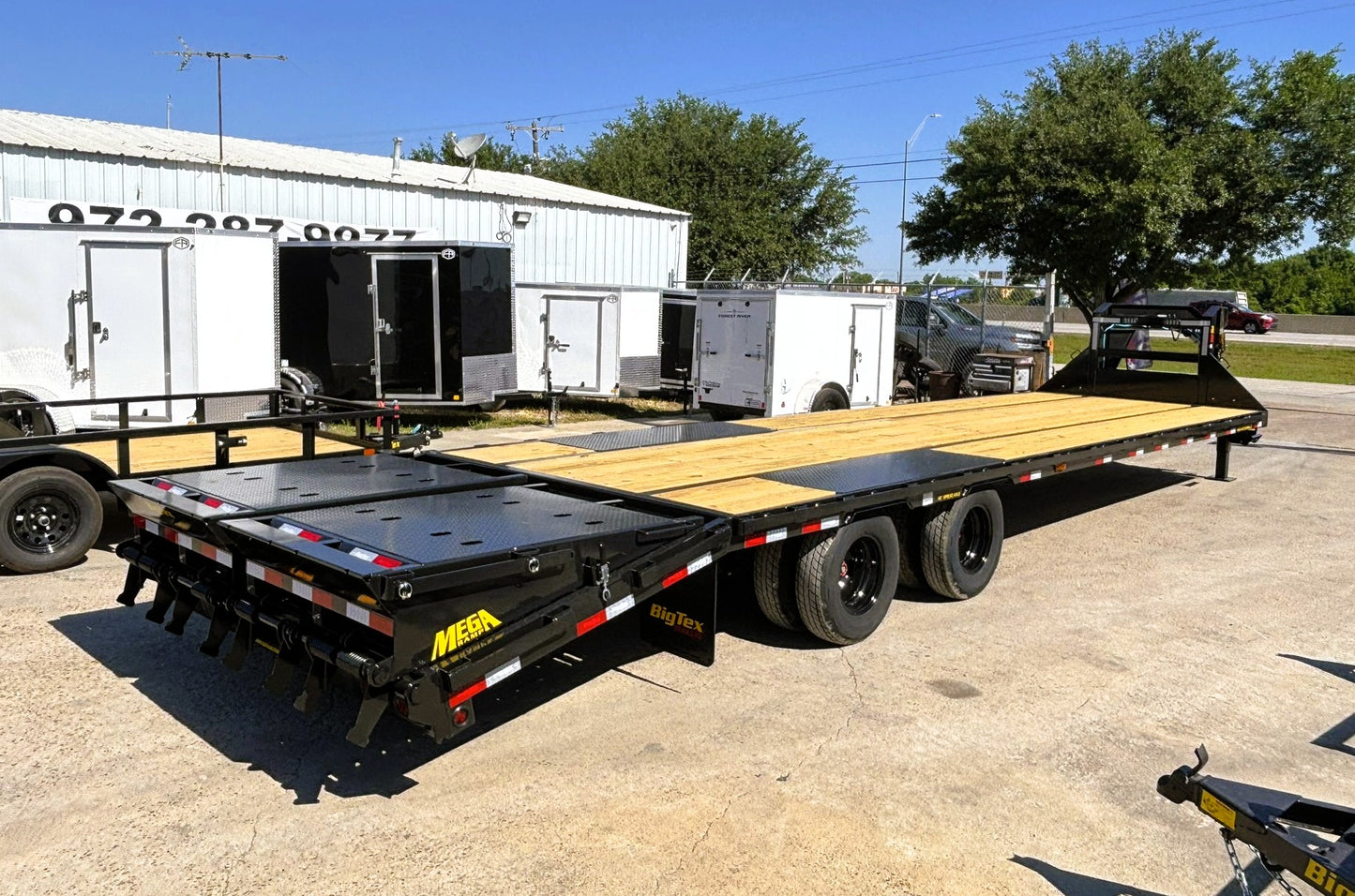 102" x 33' (28 + 5) GN Trailer Big Tex #22GN-33D5A-MRBK